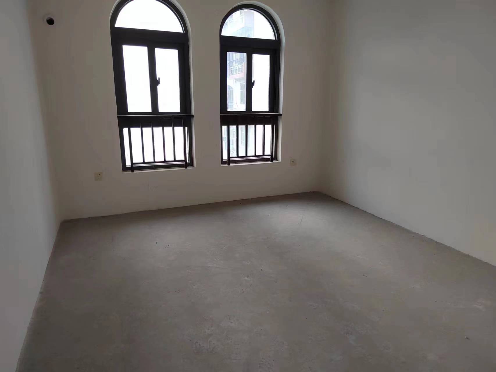 高迪晶城 4室2厅2卫 159m&sup2;