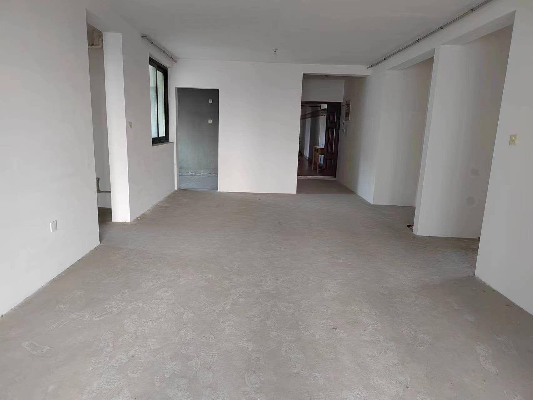 高迪晶城 4室2厅2卫 159m&sup2;