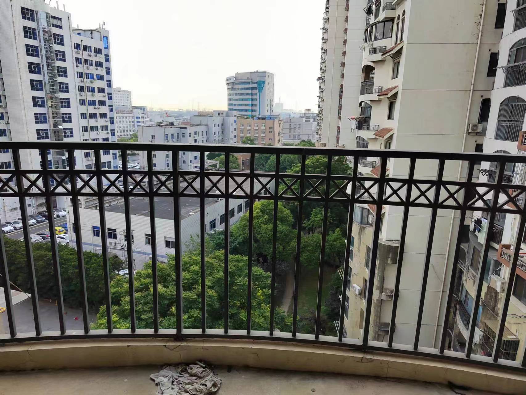 高迪晶城 4室2厅2卫 159m&sup2;