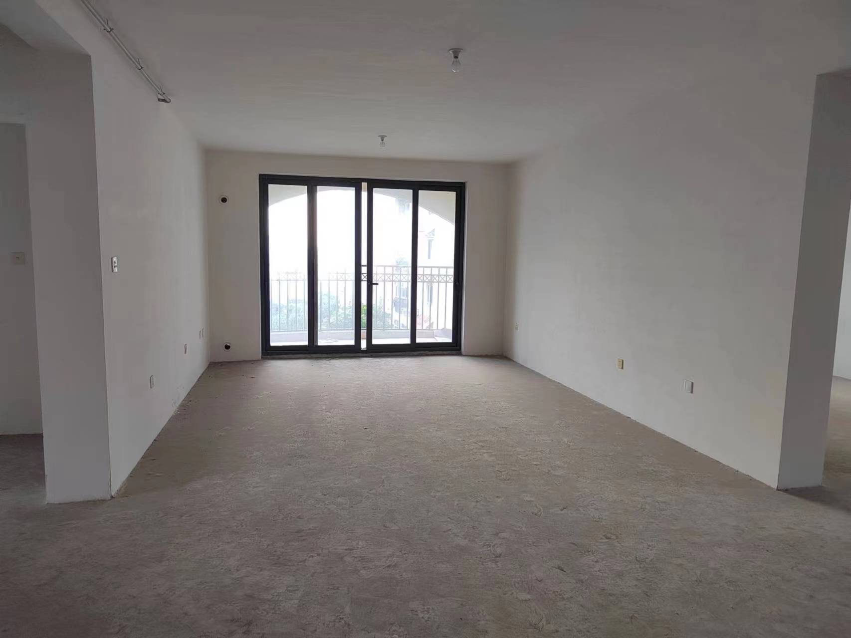 高迪晶城 4室2厅2卫 159m&sup2;