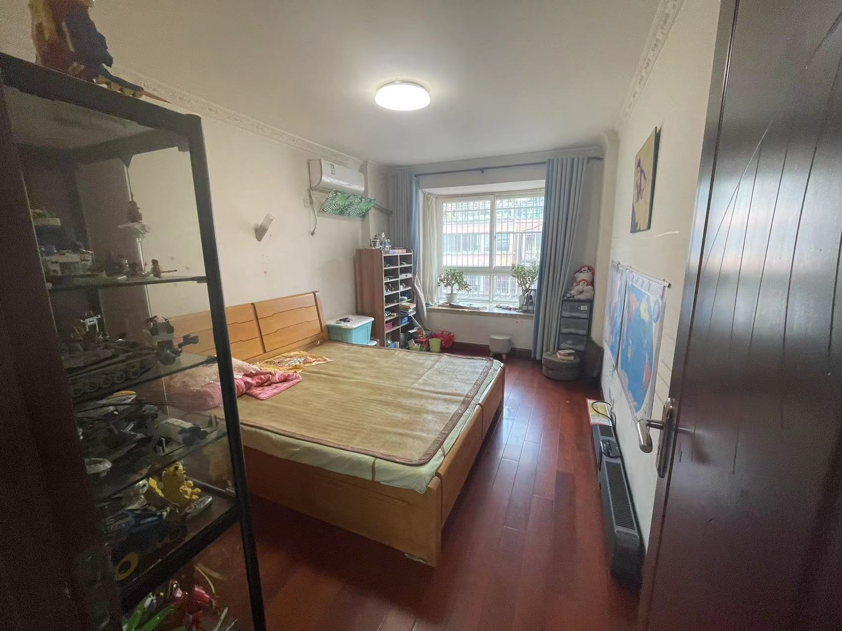 德诚嘉园 3室2厅2卫 135m&sup2;
