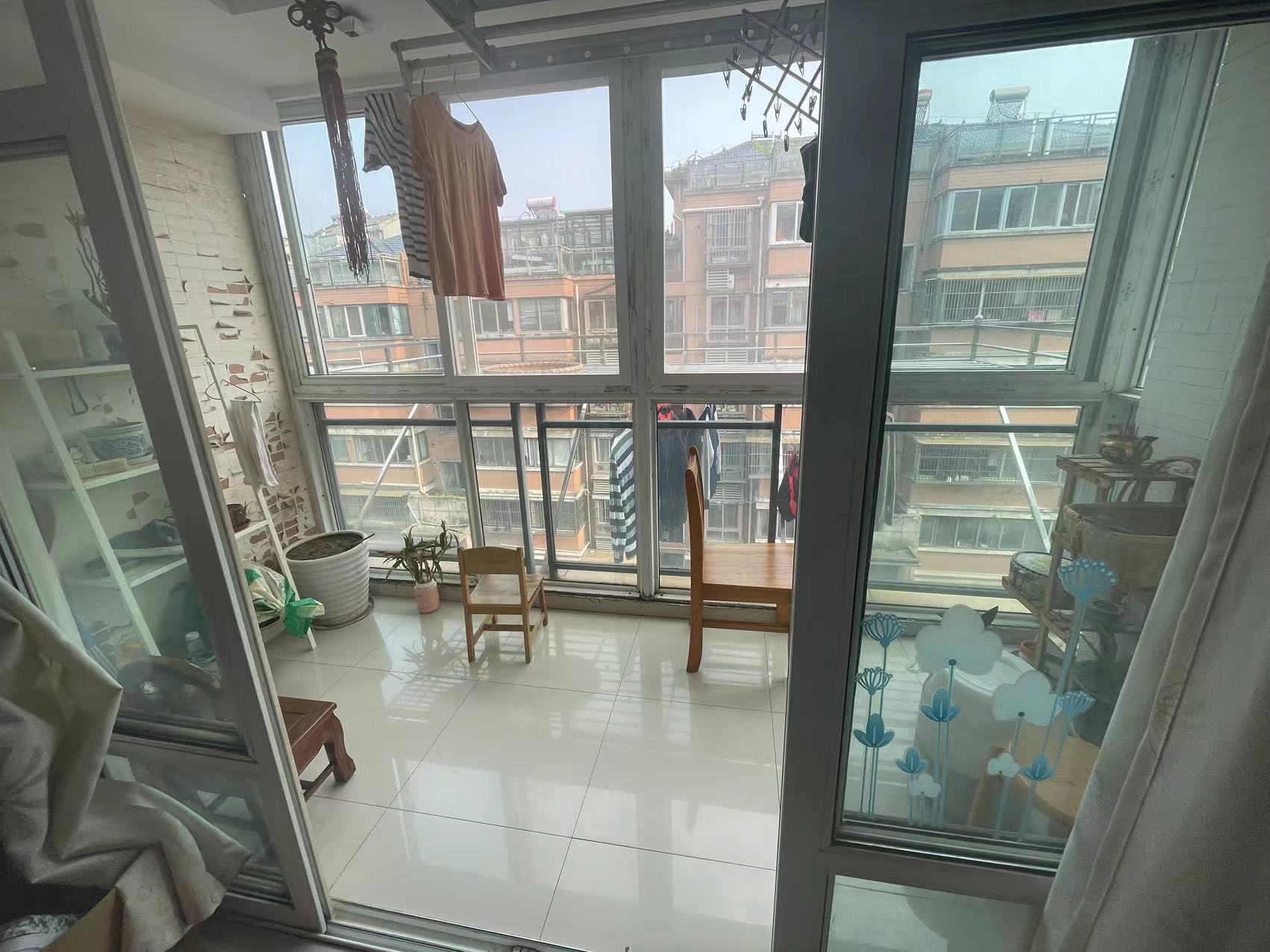 德诚嘉园 3室2厅2卫 135m&sup2;