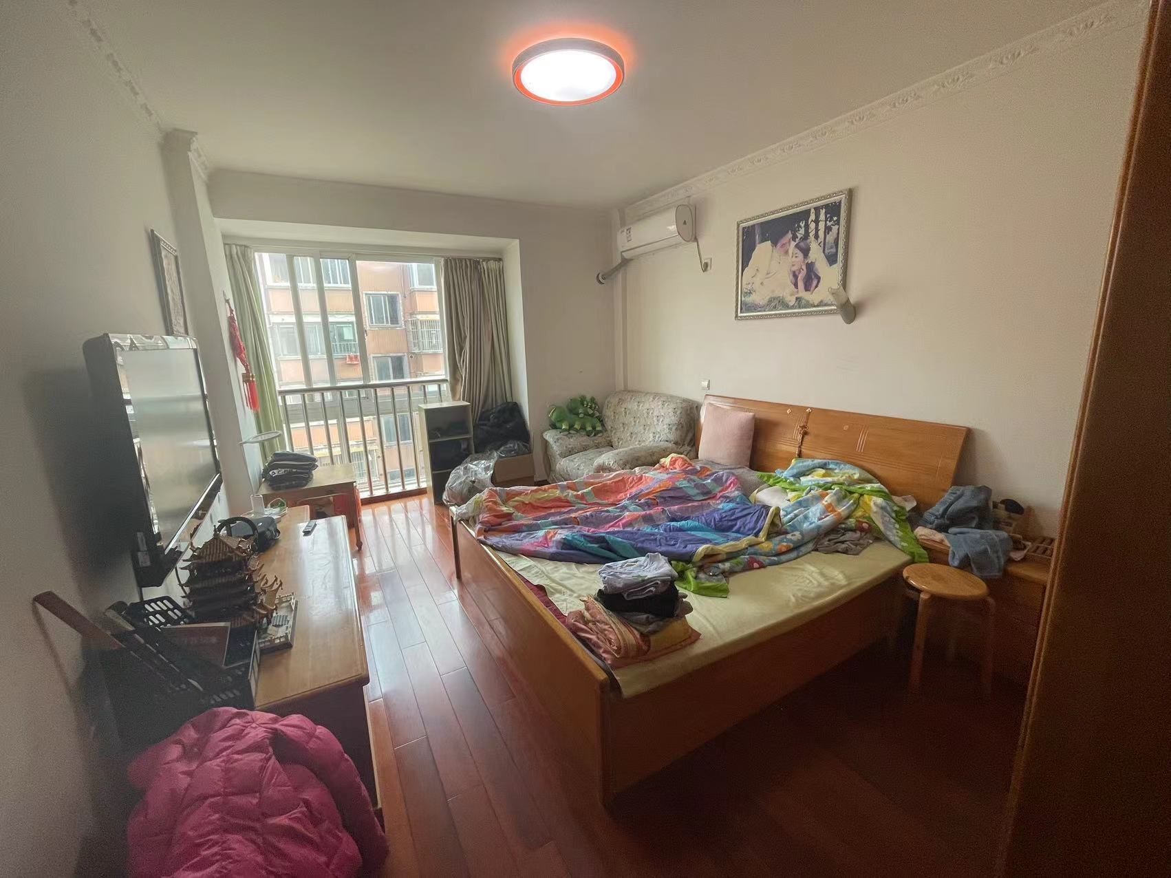 德诚嘉园 3室2厅2卫 135m&sup2;