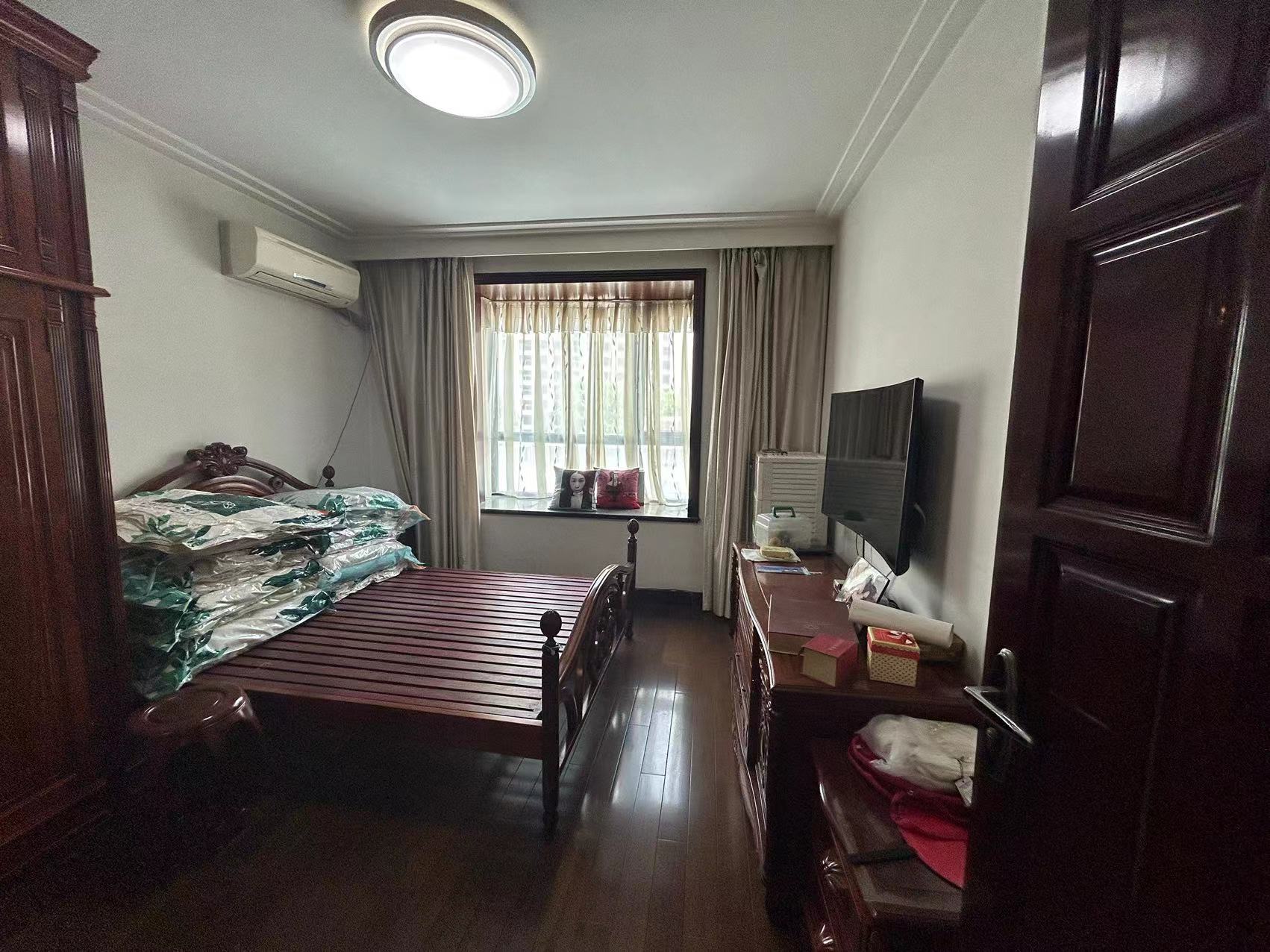 都市华城 3室2厅2卫 151.00m&sup2;