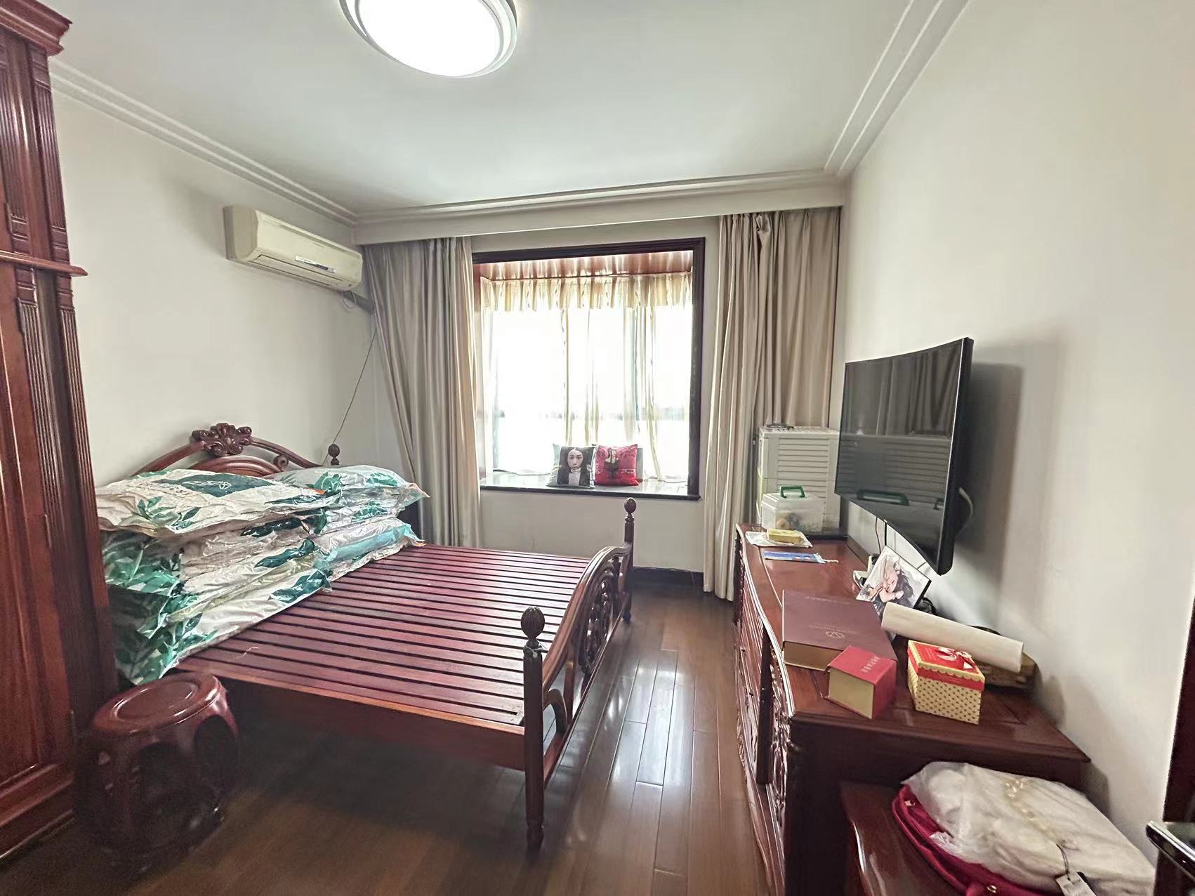 都市华城 3室2厅2卫 151.00m&sup2;