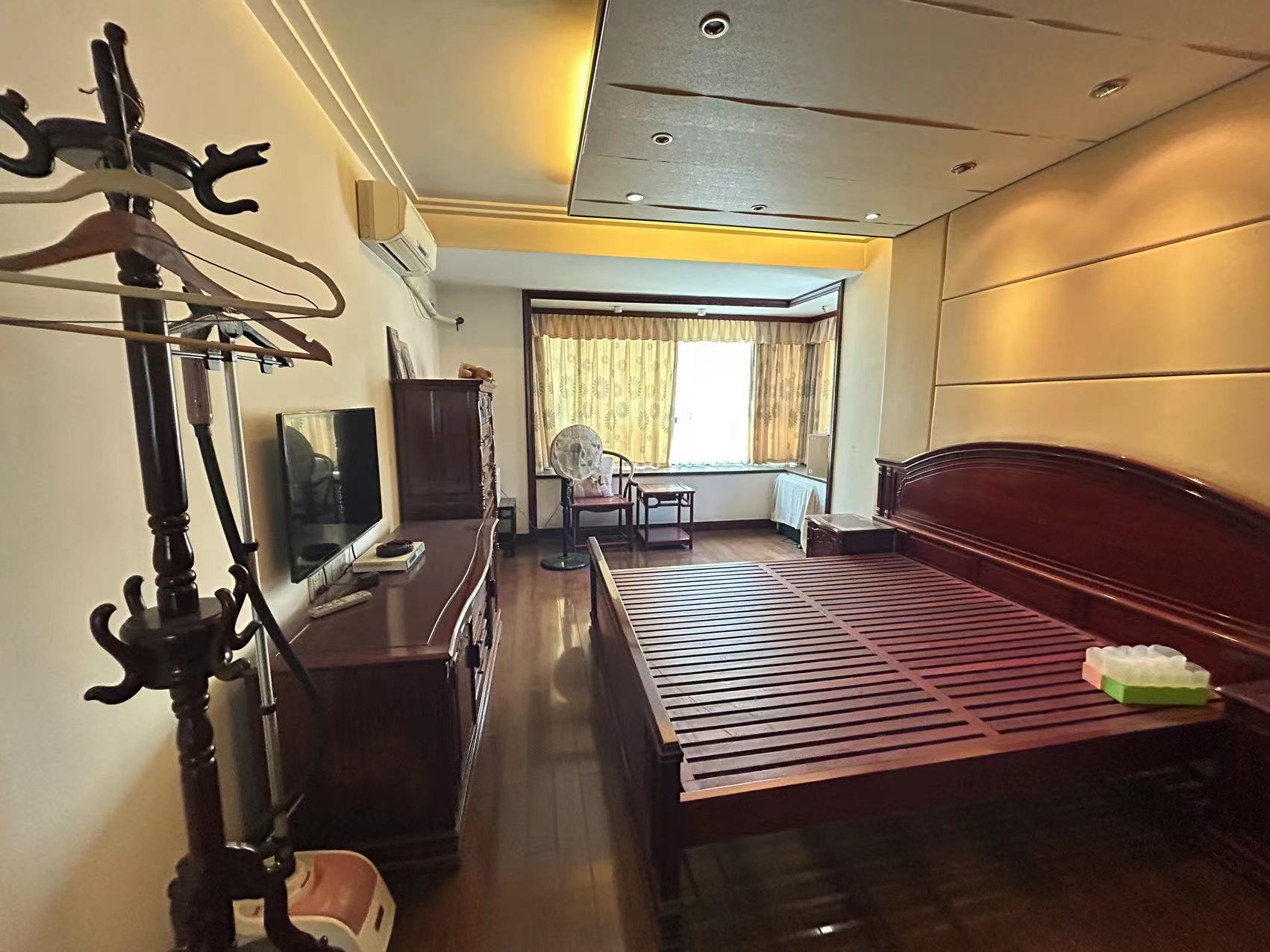 都市华城 3室2厅2卫 151.00m&sup2;