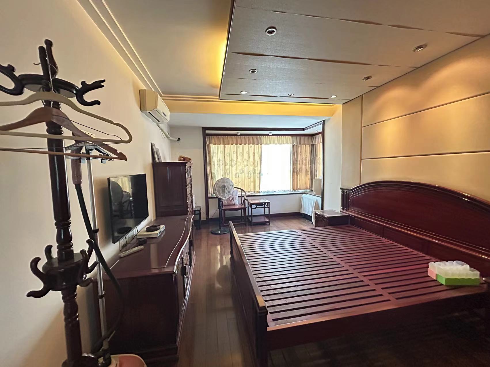 都市华城 3室2厅2卫 151.00m&sup2;