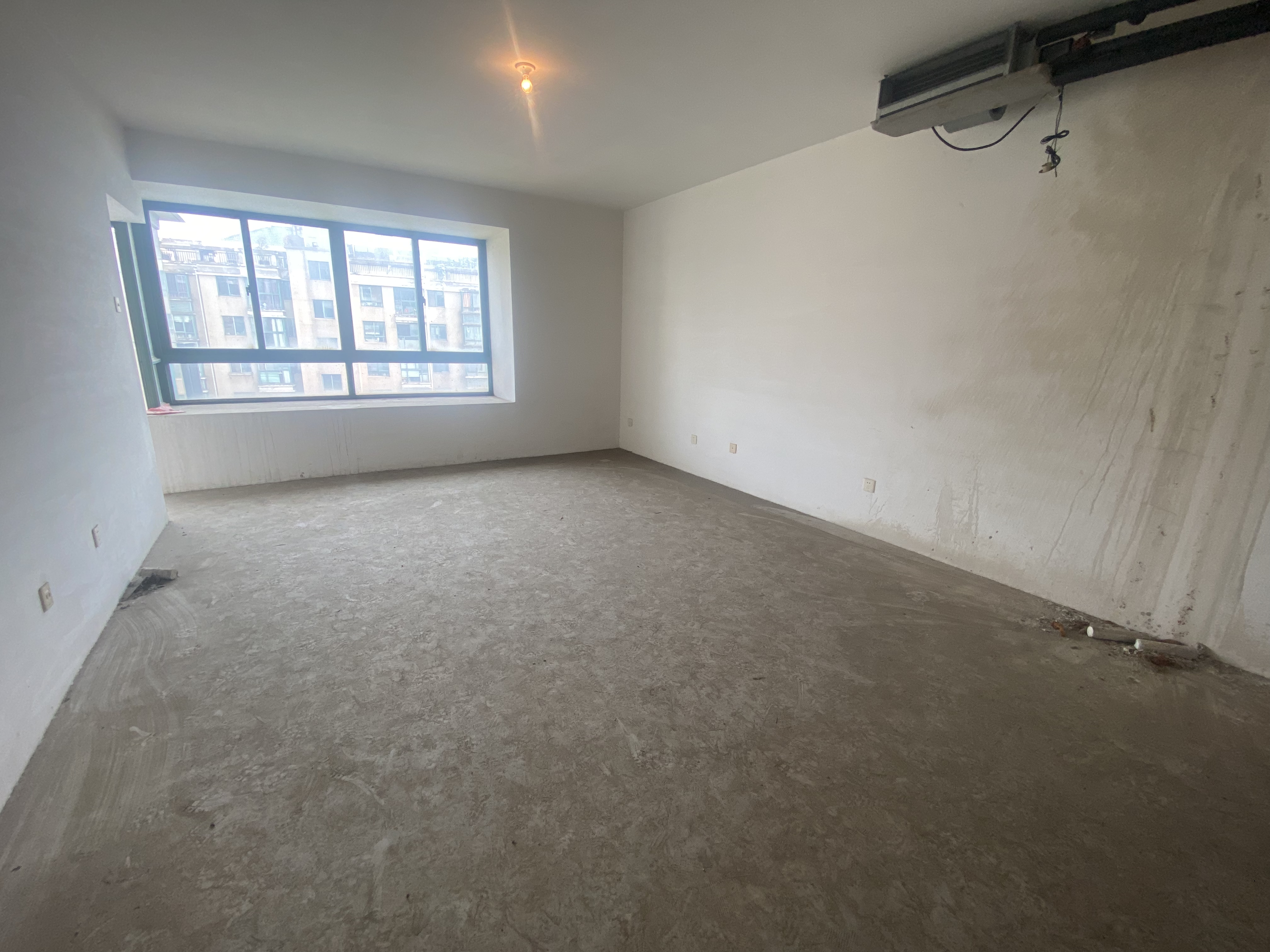 新城小区 3室2厅2卫 152m²