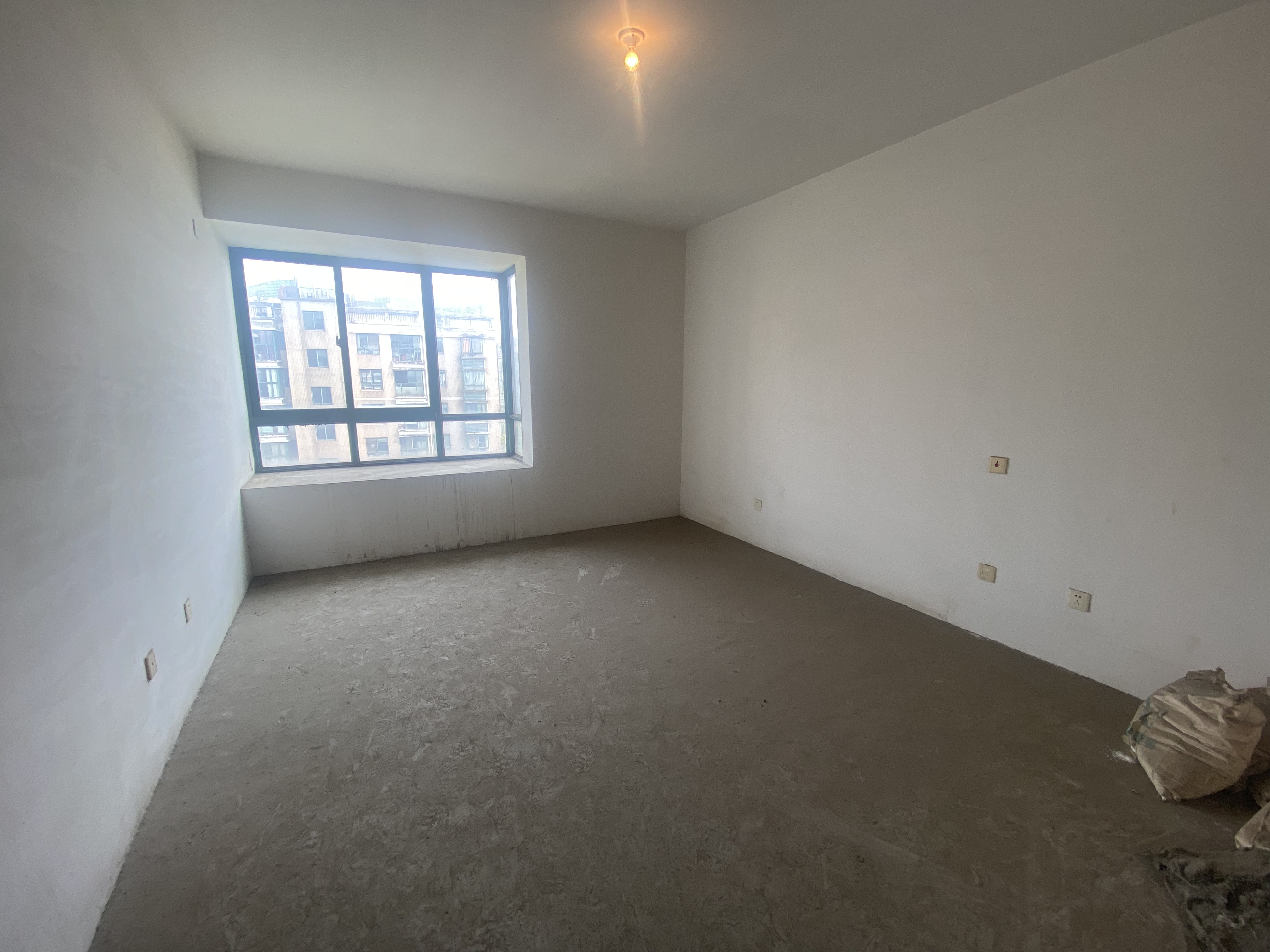 新城小区 3室2厅2卫 152m&sup2;