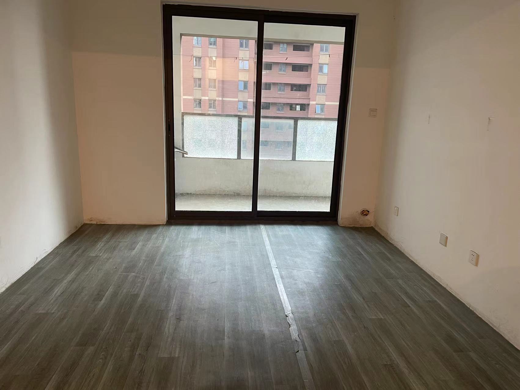 万濠星城 3室2厅1卫 99m²
