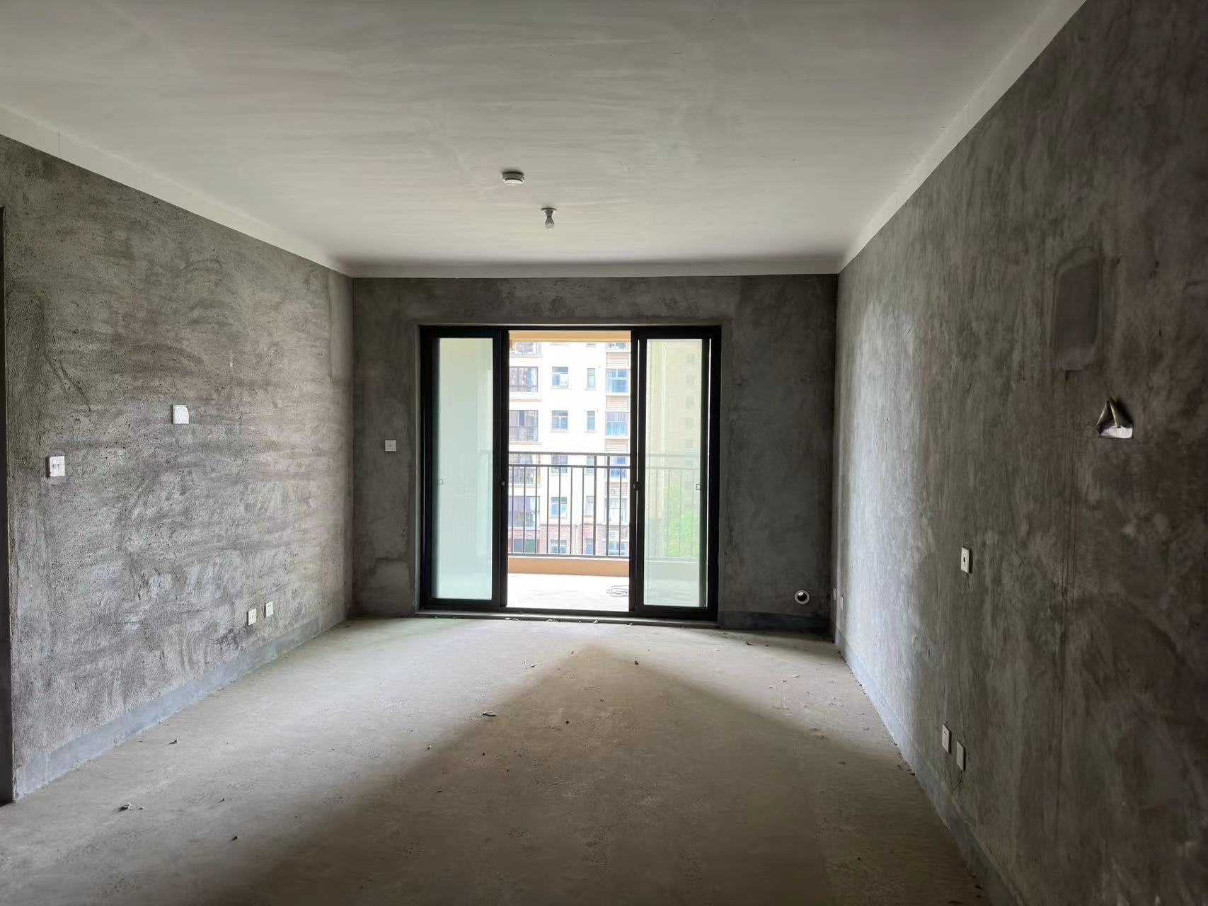 华强城 3室2厅1卫 108m²