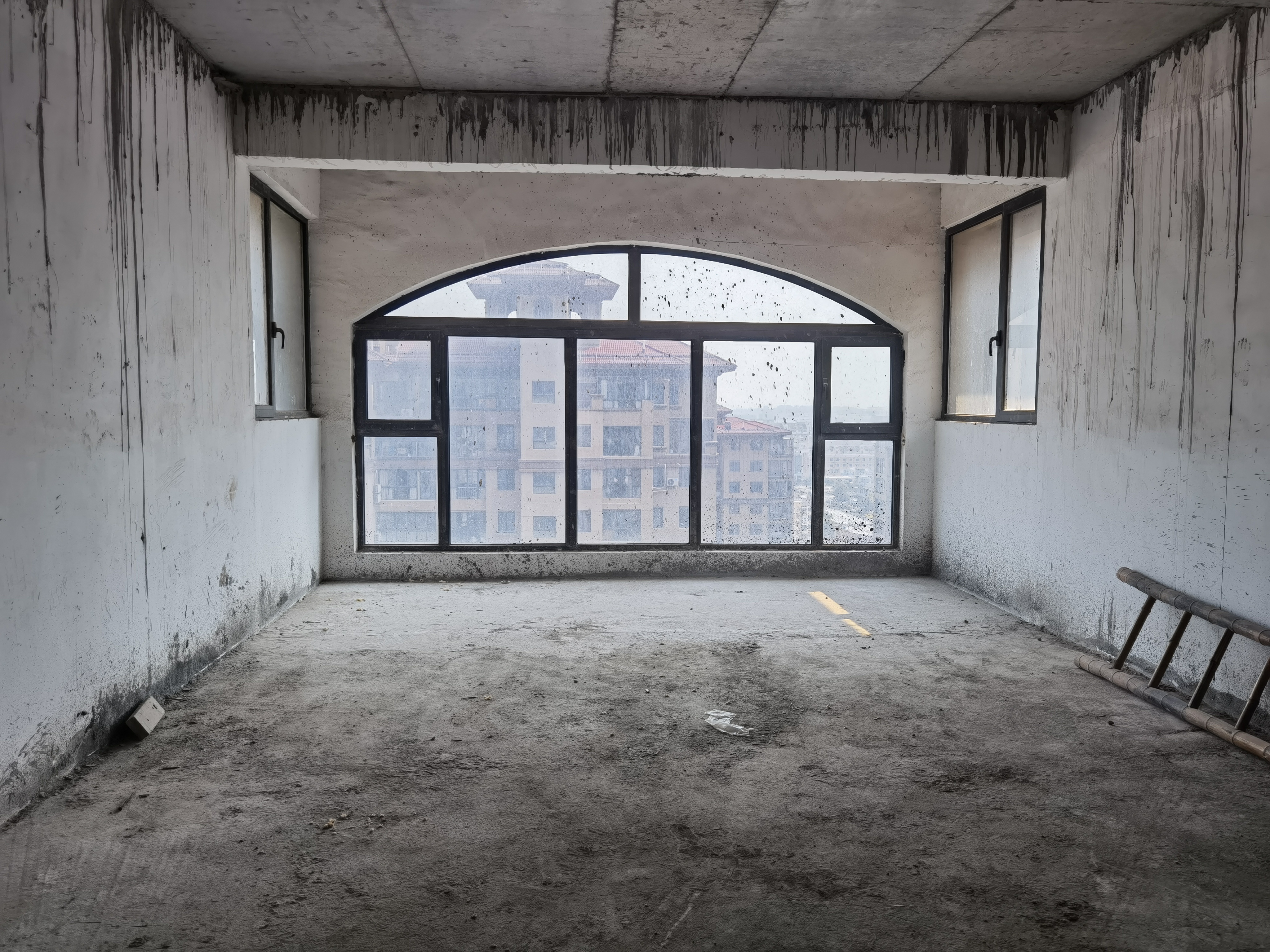 中港翡翠城 4室2厅2卫 217m²