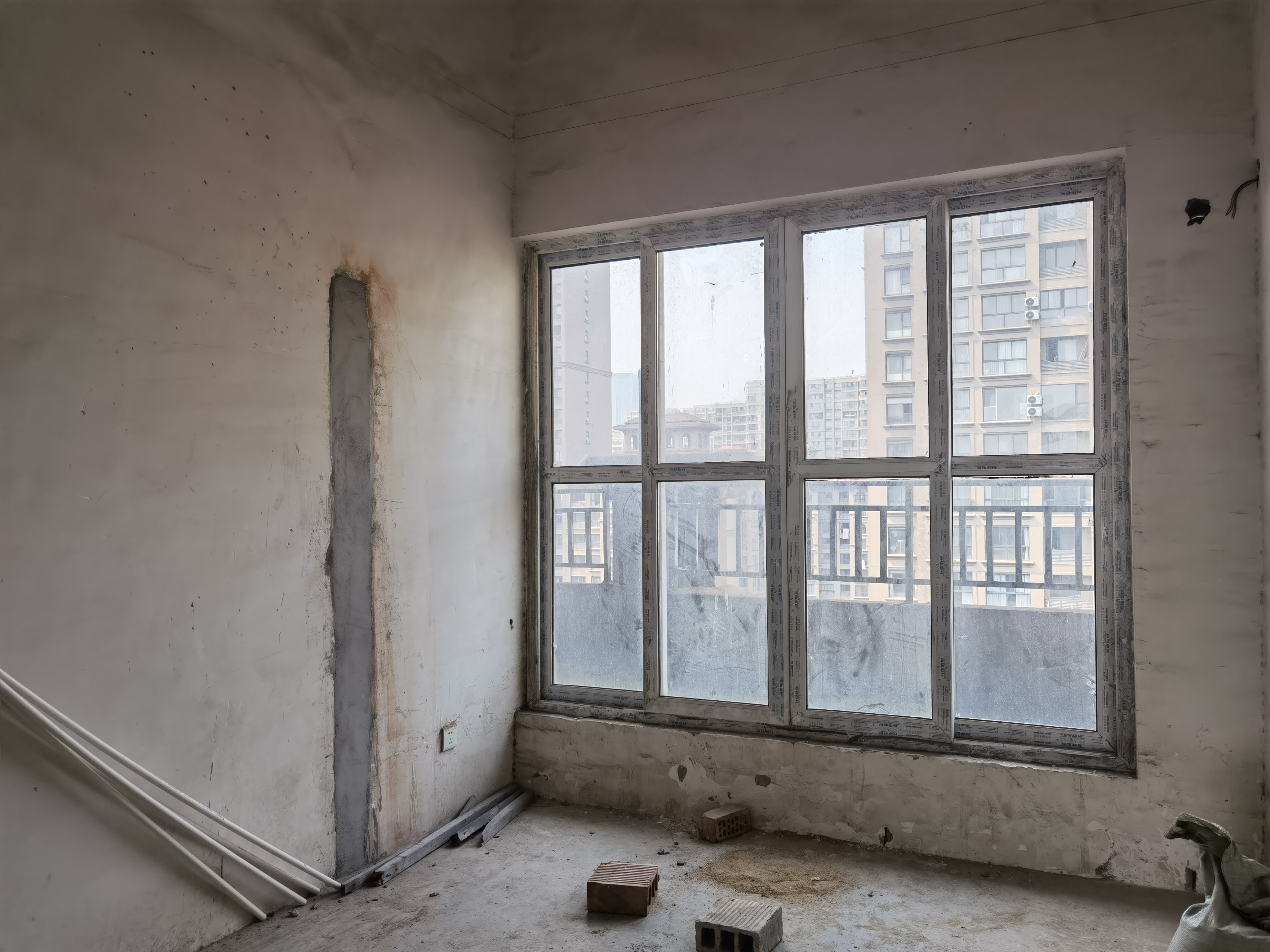 中港翡翠城 4室2厅2卫 217m²