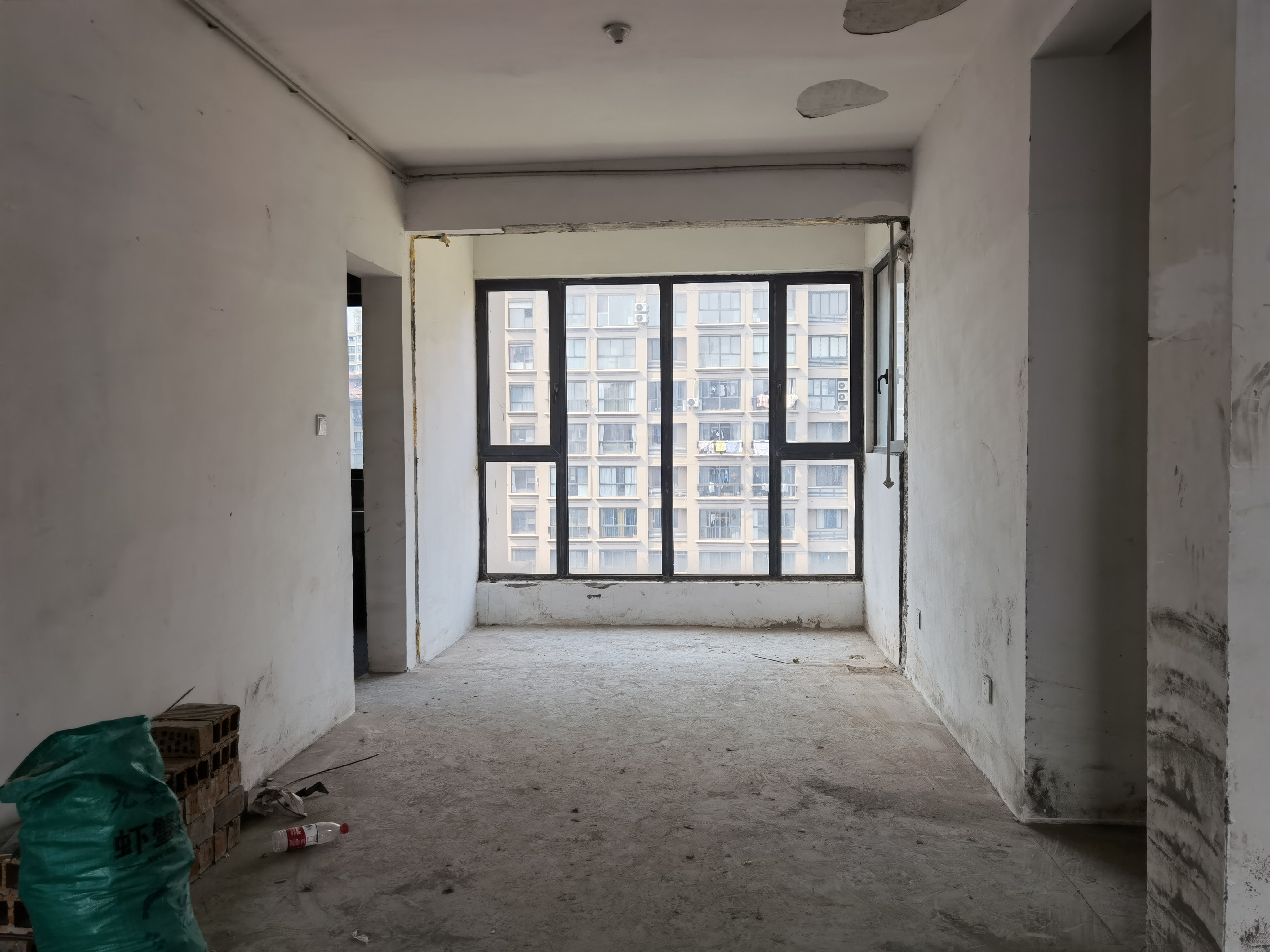 中港翡翠城 4室2厅2卫 217m²