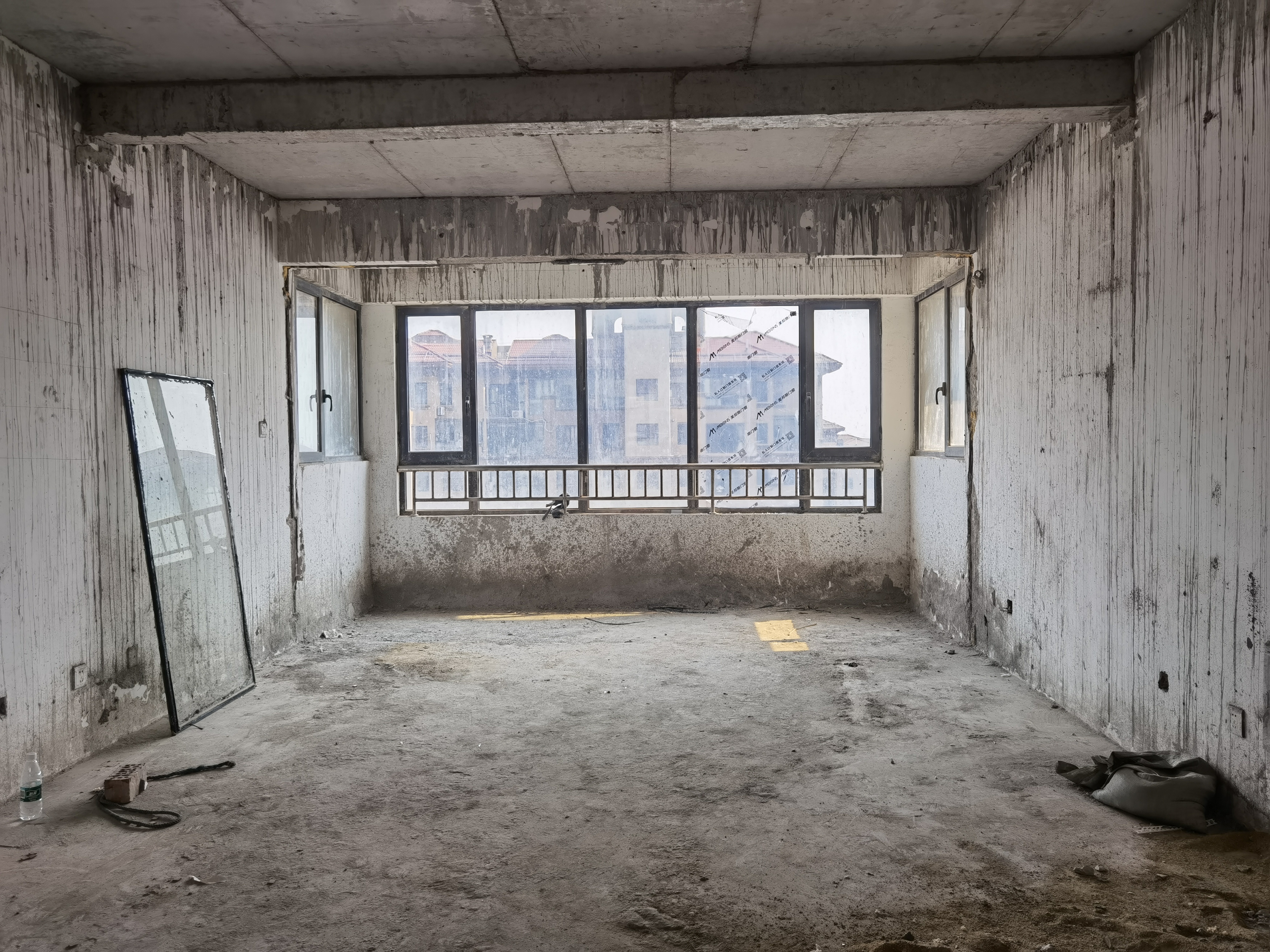 中港翡翠城 4室2厅2卫 217m²