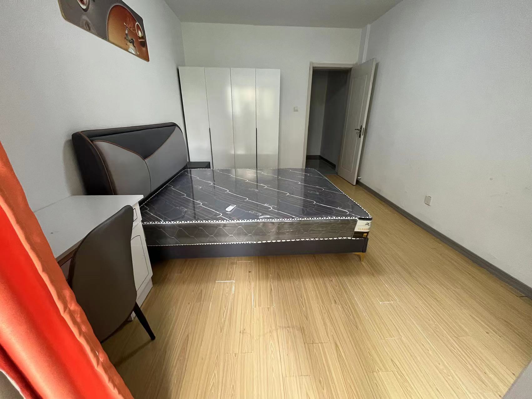新港花苑 3室2厅1卫 148m&sup2;