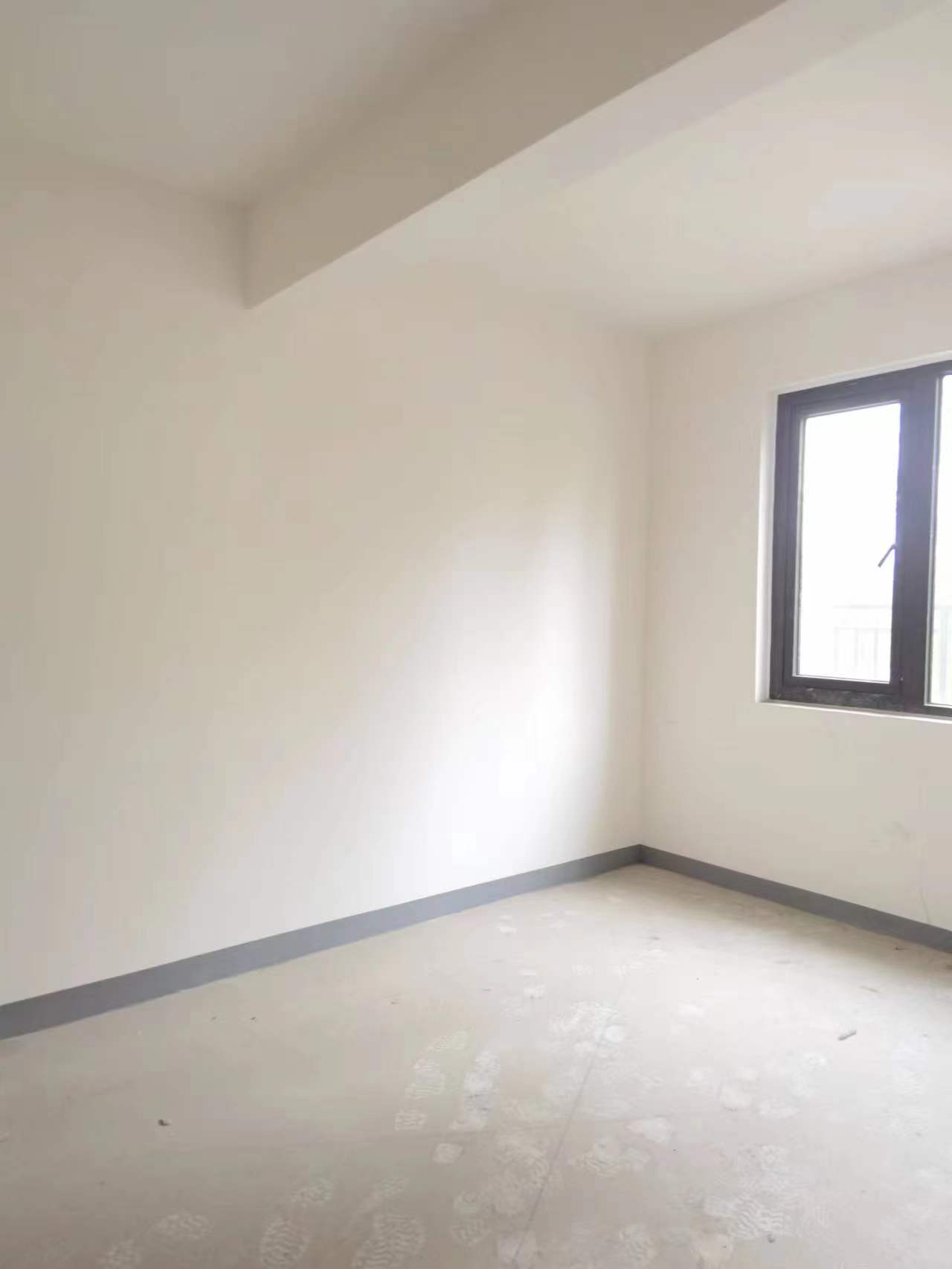 绿地新里城 4室2厅2卫 140m&sup2;