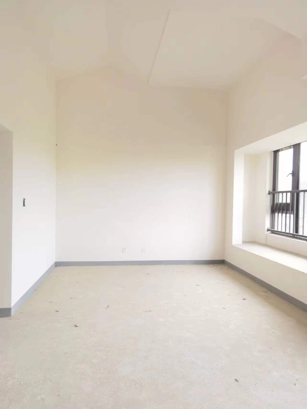 绿地新里城 4室2厅2卫 140m&sup2;