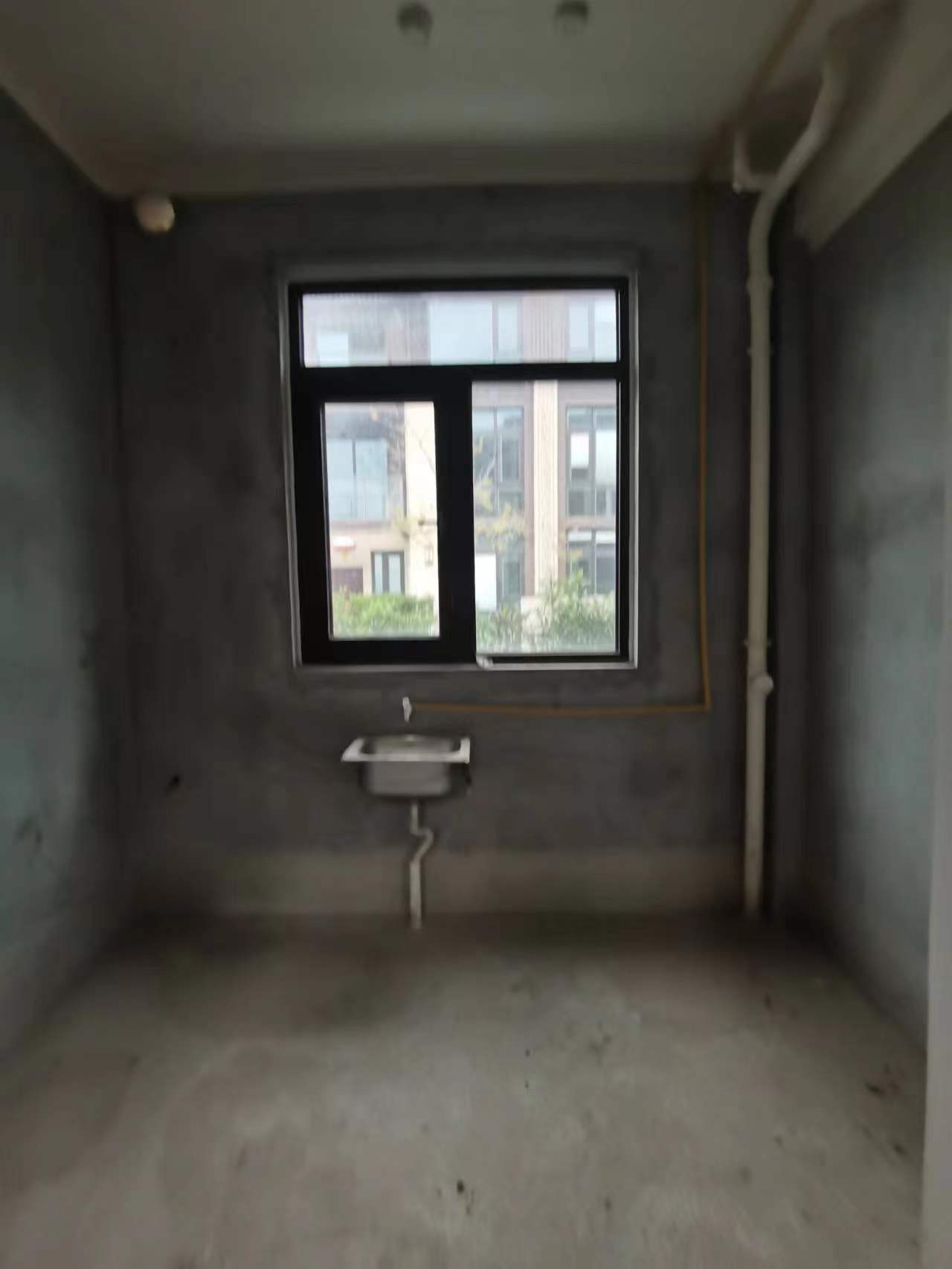 绿地新里城 4室2厅2卫 140m&sup2;