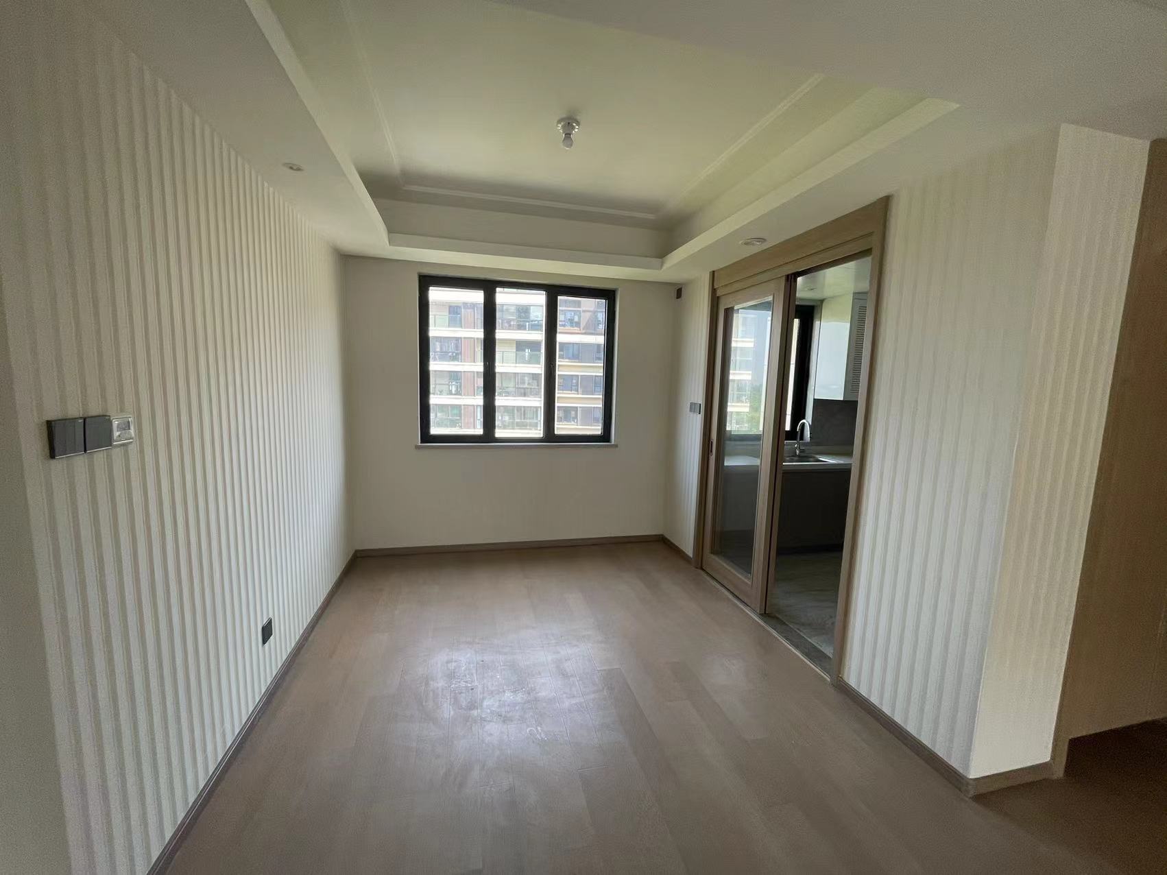 龙湖天宸源著 4室2厅2卫 140m&sup2;