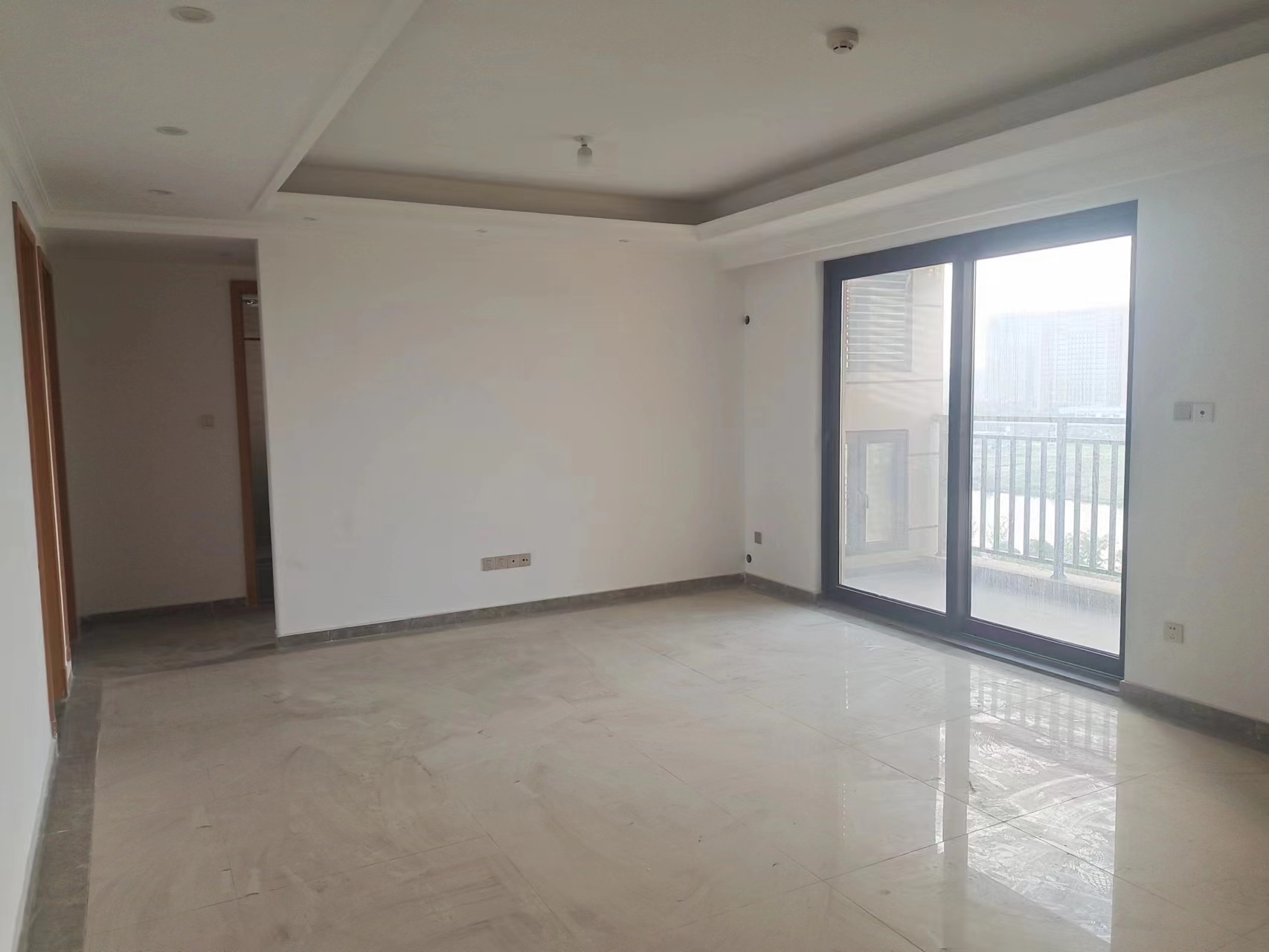 富力院士廷 4室2厅2卫 136m&sup2;