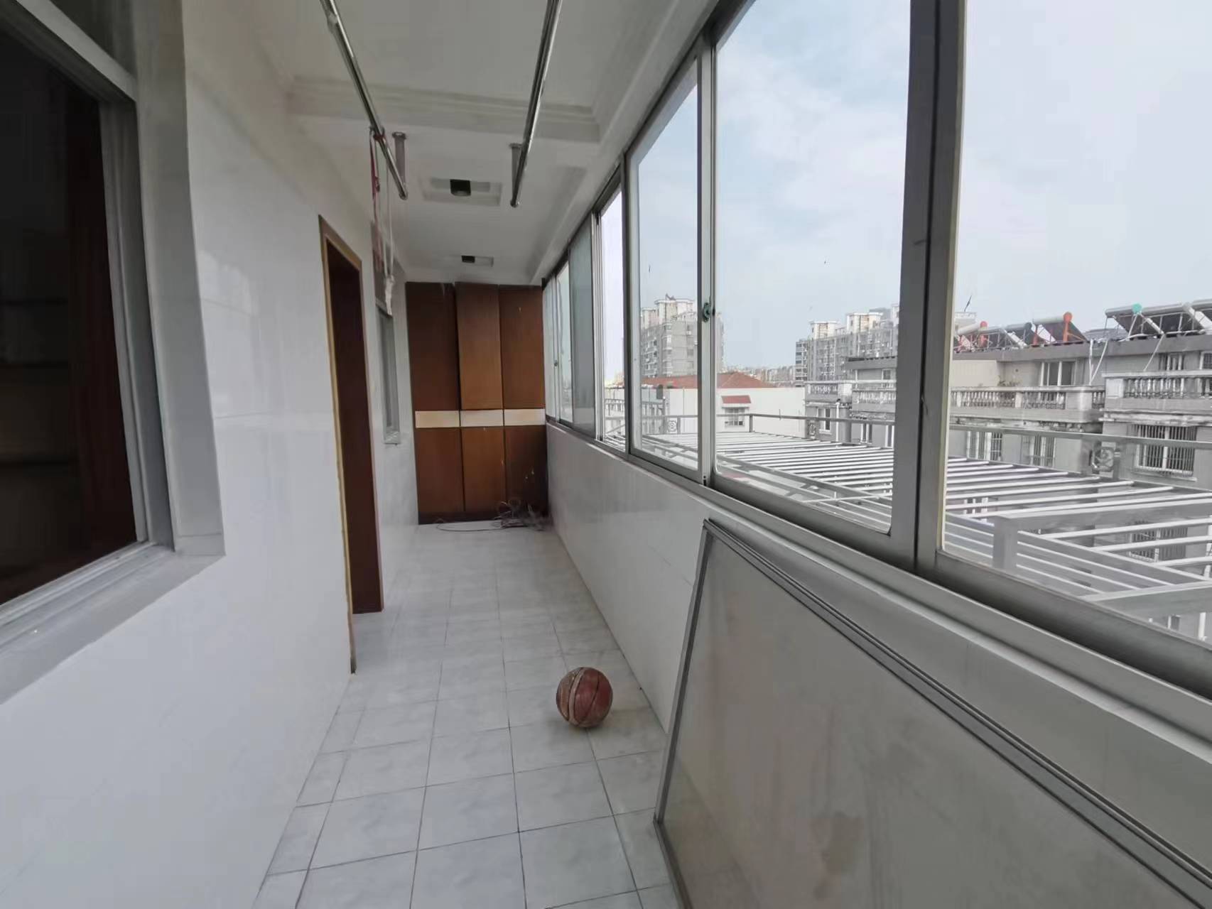 八角亭小区 3室2厅1卫 110m²