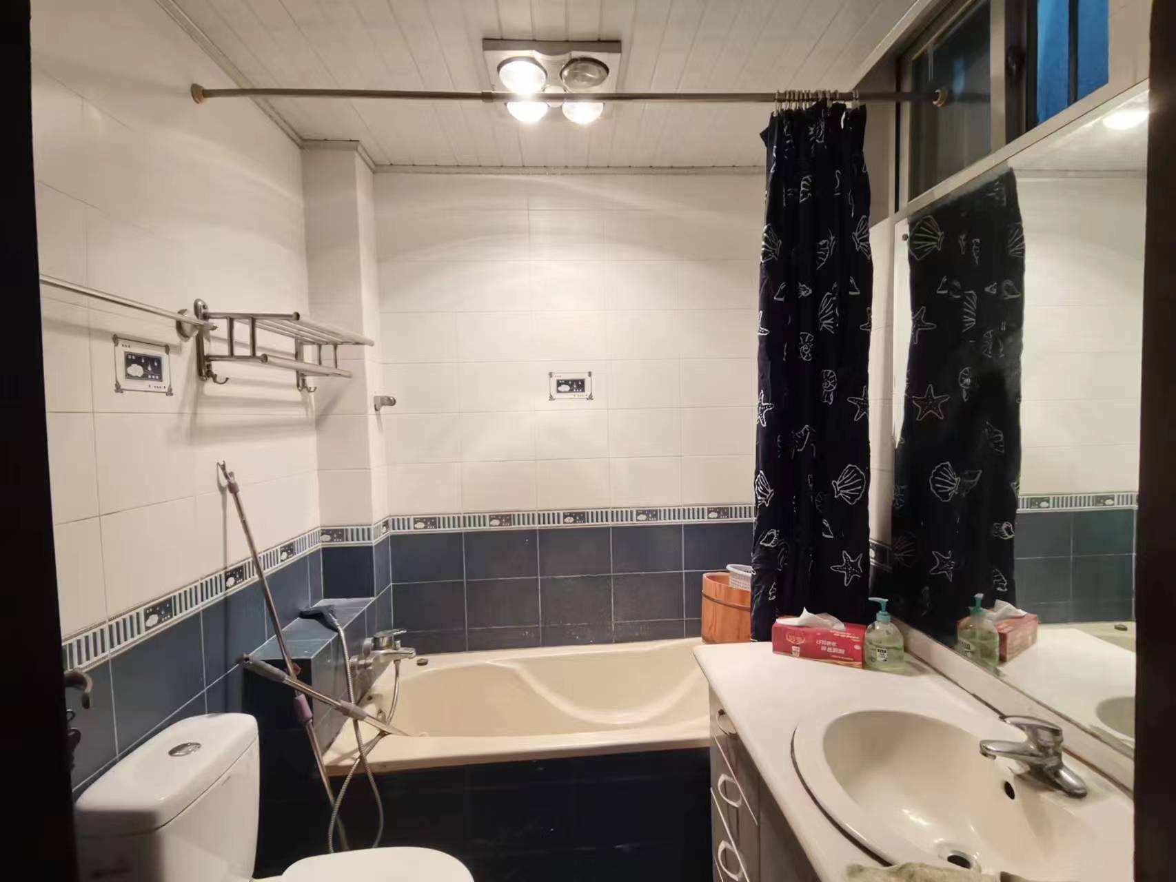 八角亭小区 3室2厅1卫 110m²