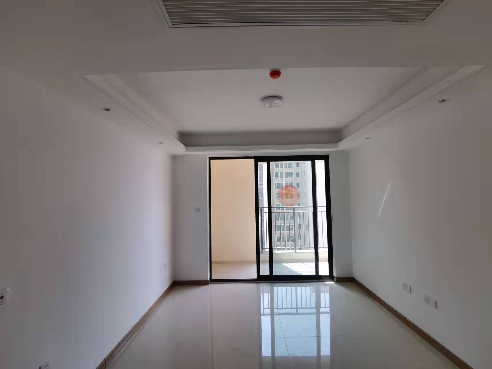 绿地新里城 3室2厅1卫 90m²