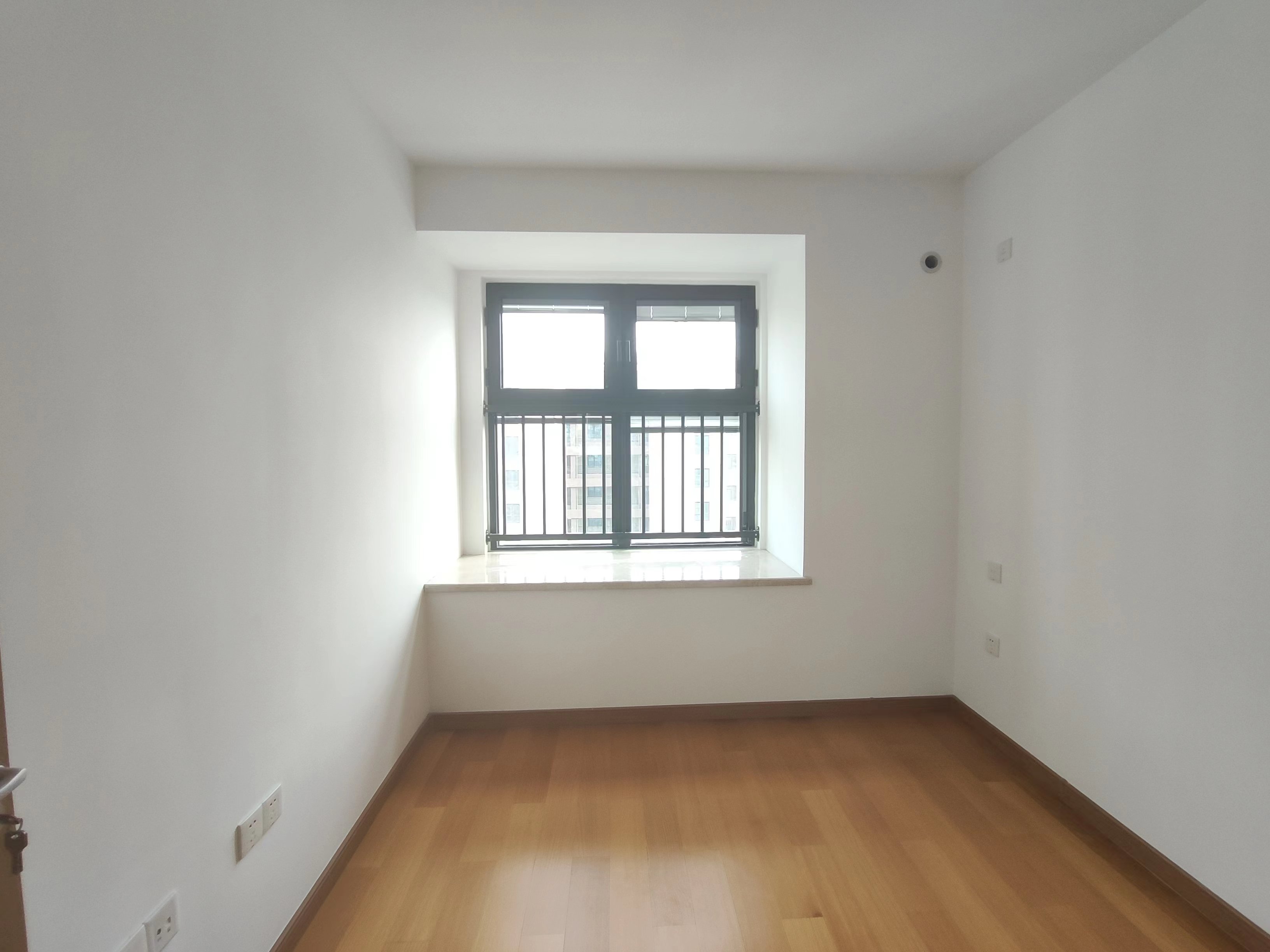 绿地新里城 3室2厅1卫 95m&sup2;
