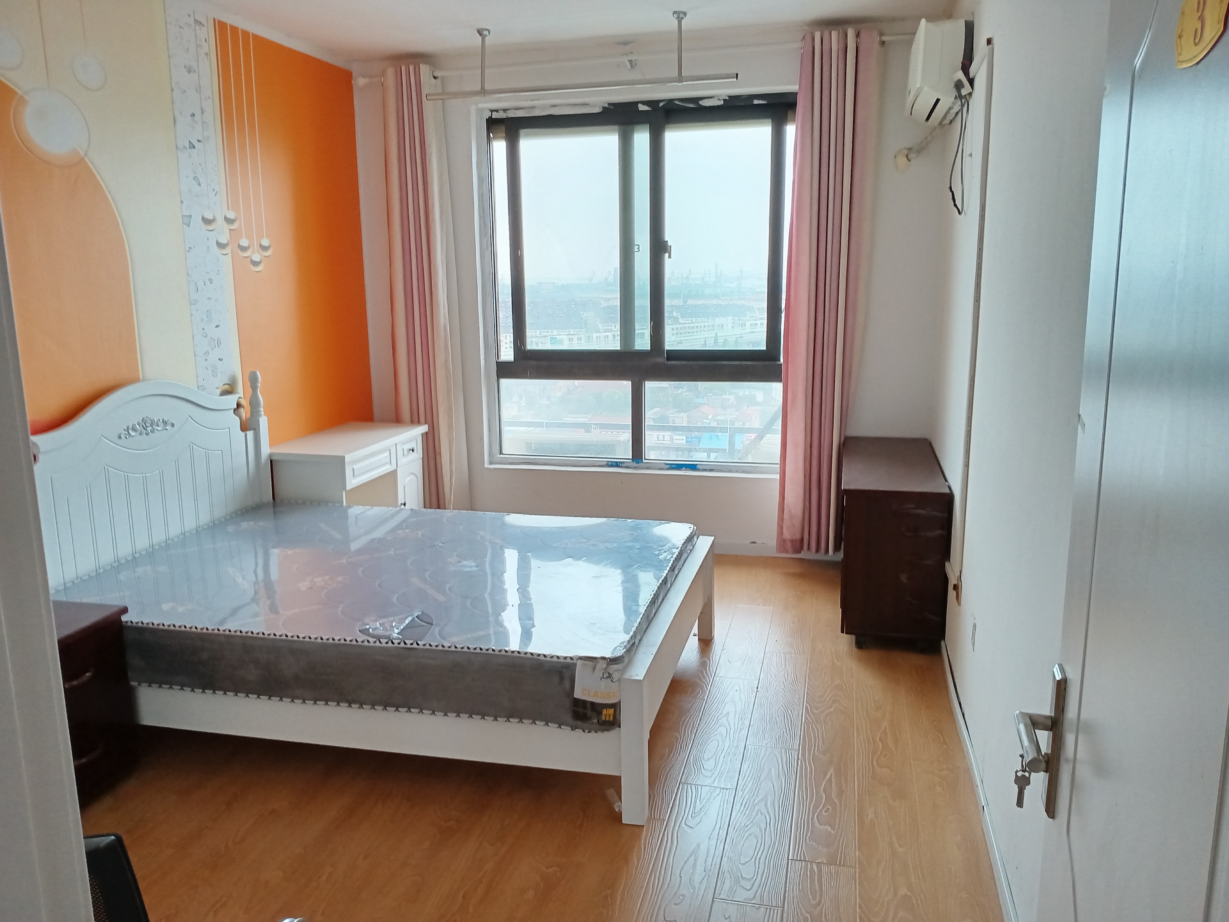 高迪晶城 3室2厅1卫 160.4m&sup2;