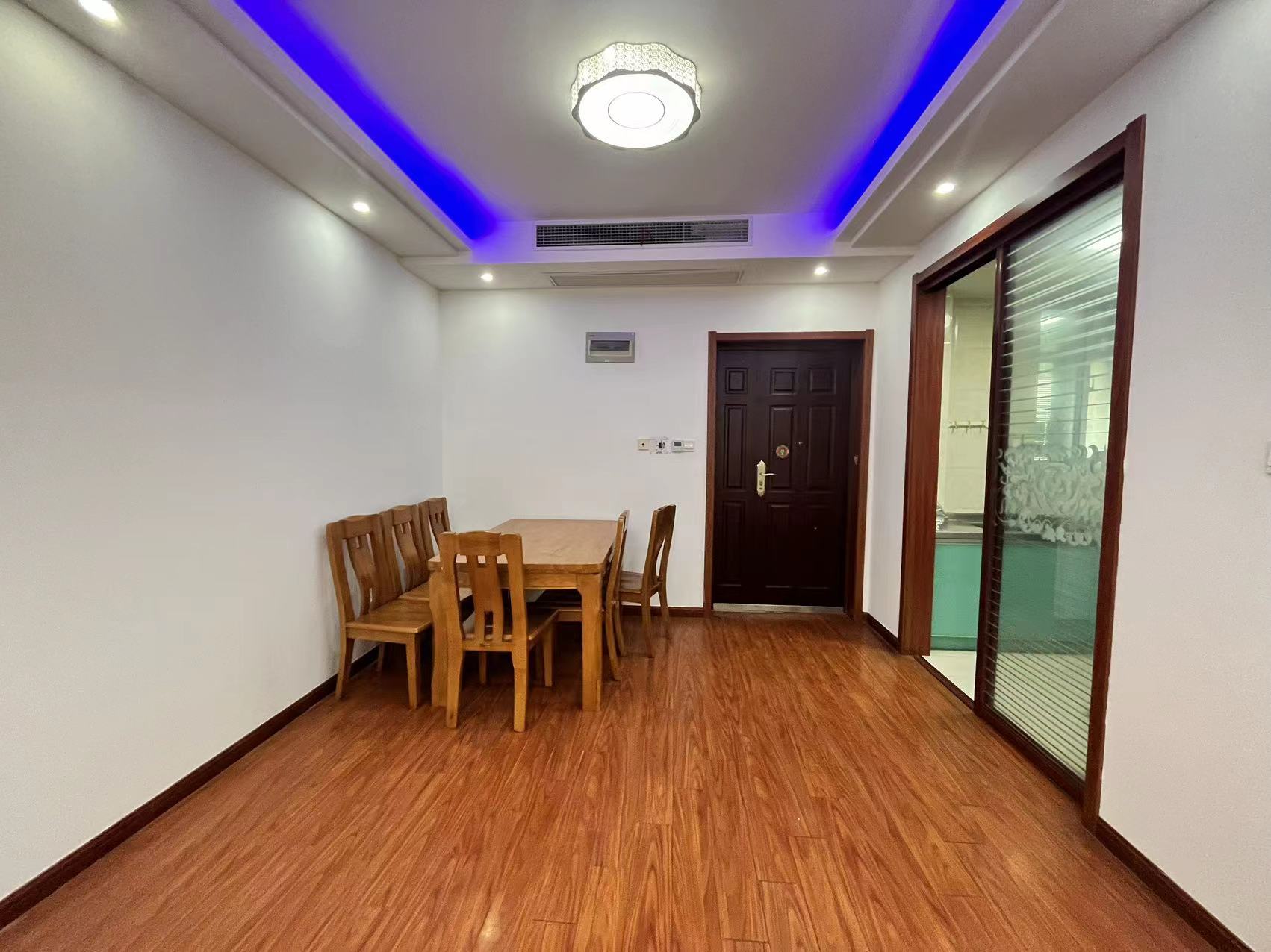 中南世纪花城二期 3室2厅1卫 102m²