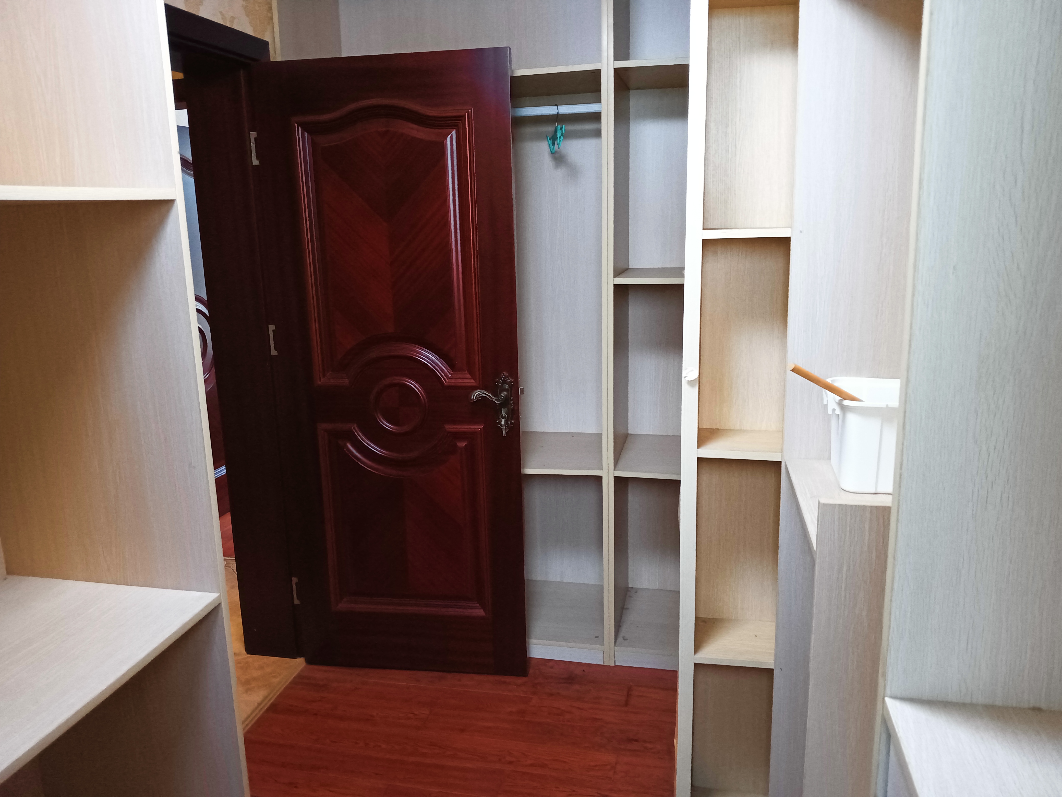 高迪晶城 3室2厅1卫 155m&sup2;