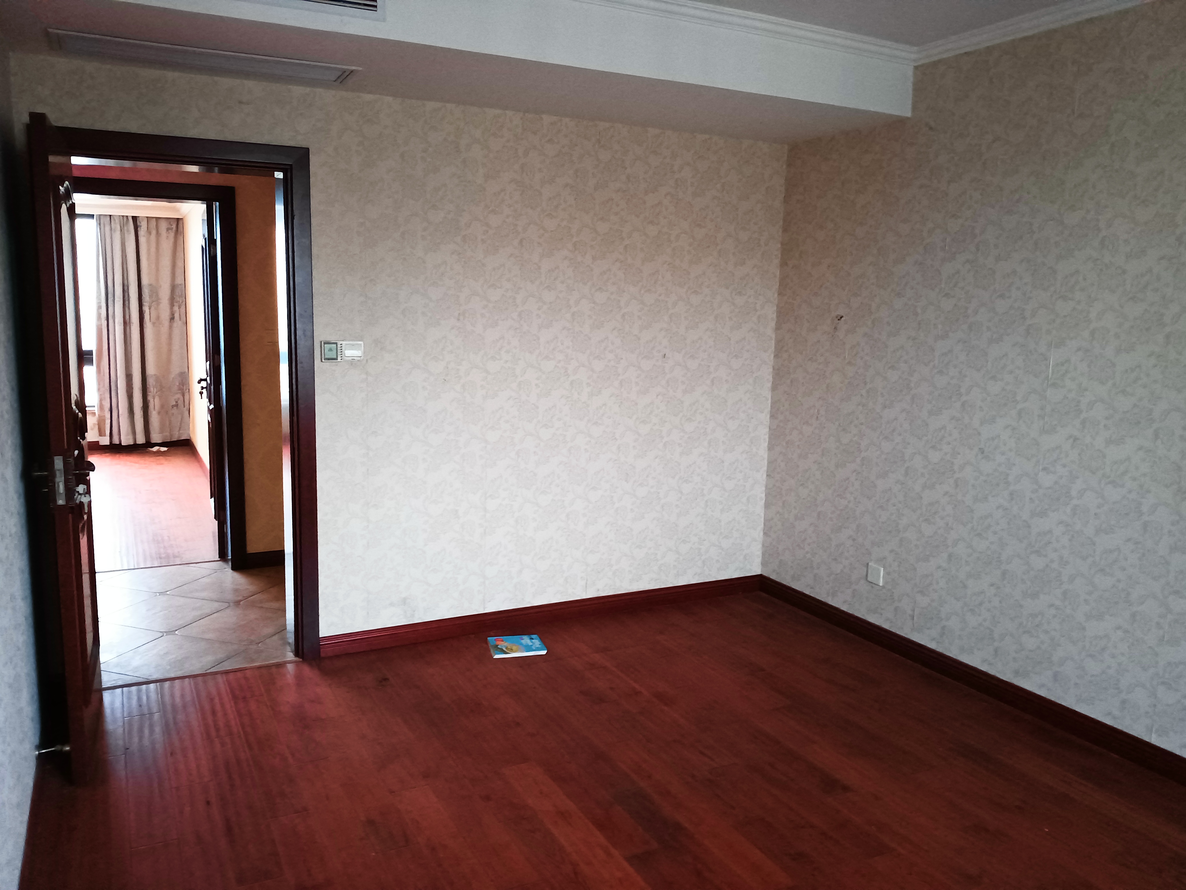 高迪晶城 3室2厅1卫 155m&sup2;