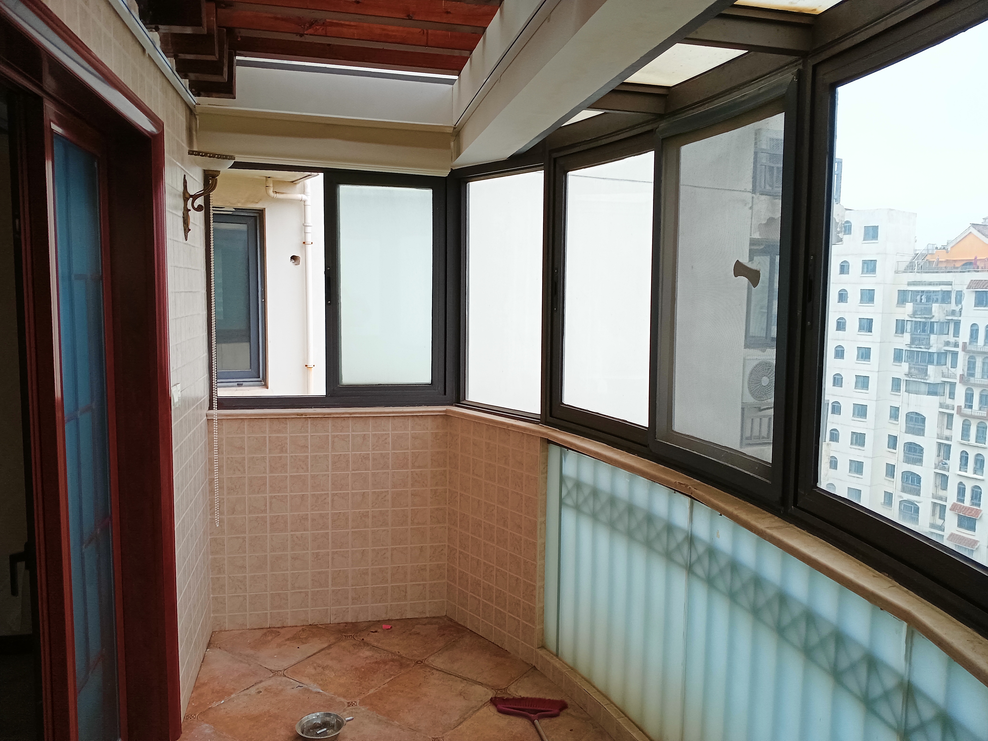 高迪晶城 3室2厅1卫 155m&sup2;