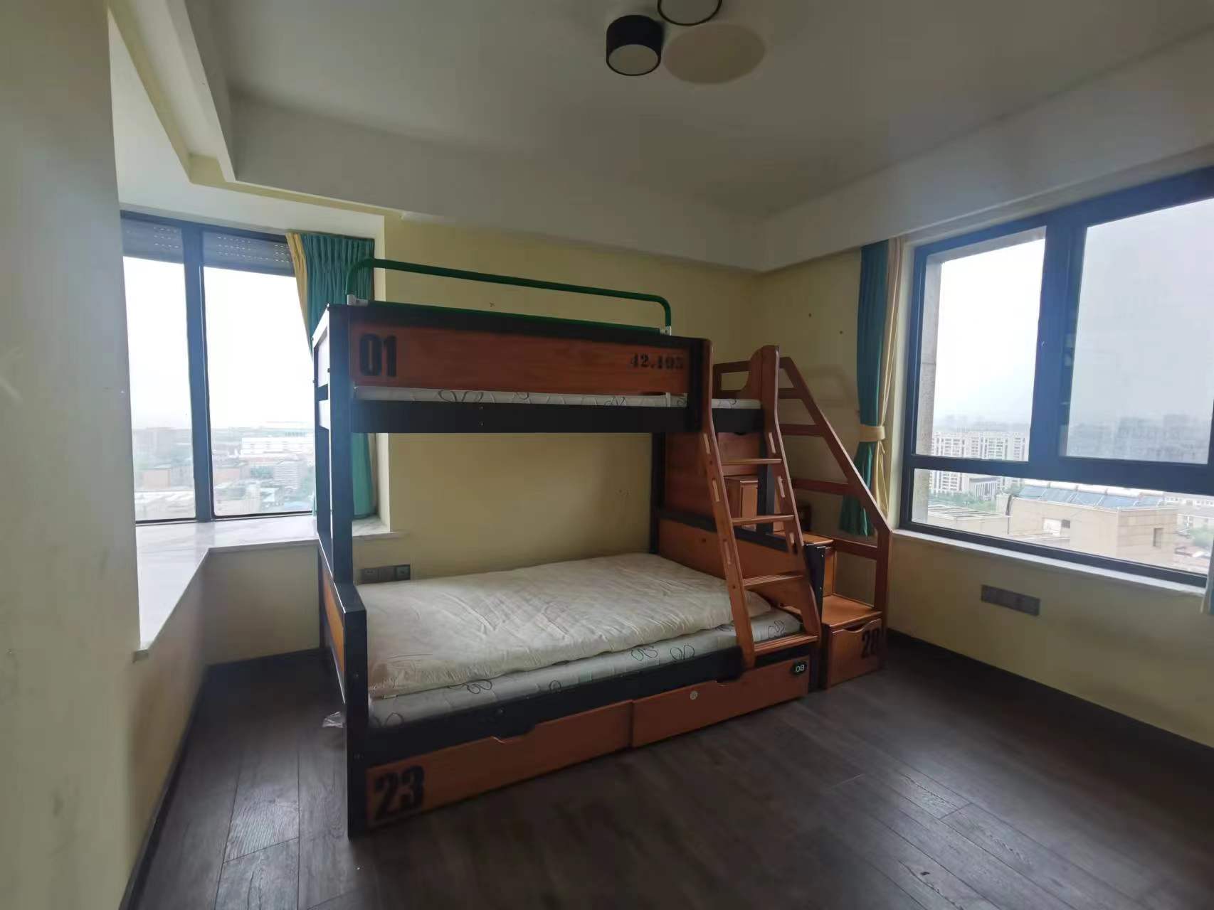 苏建学府雅居 3室2厅2卫 134m&sup2;