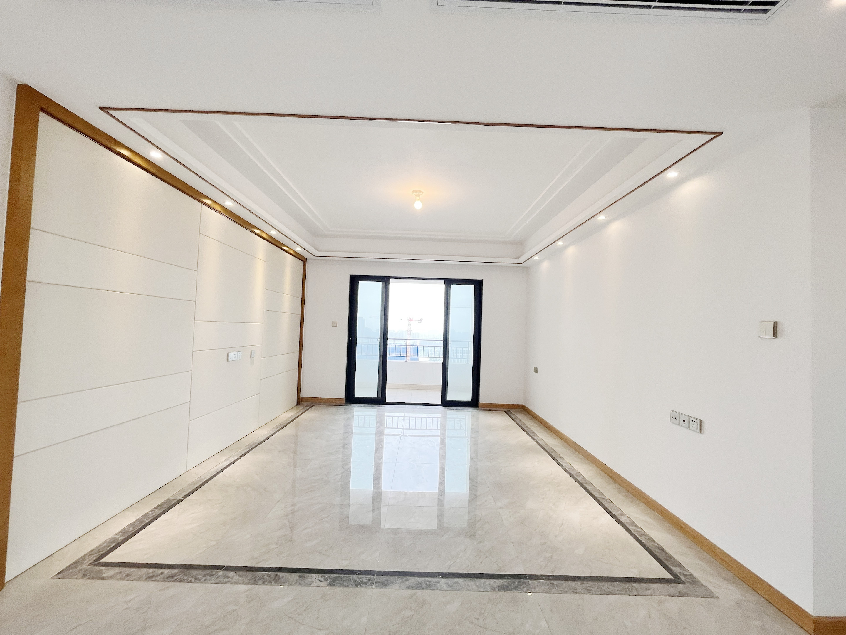 中南世纪花城三期 3室2厅2卫 133m²
