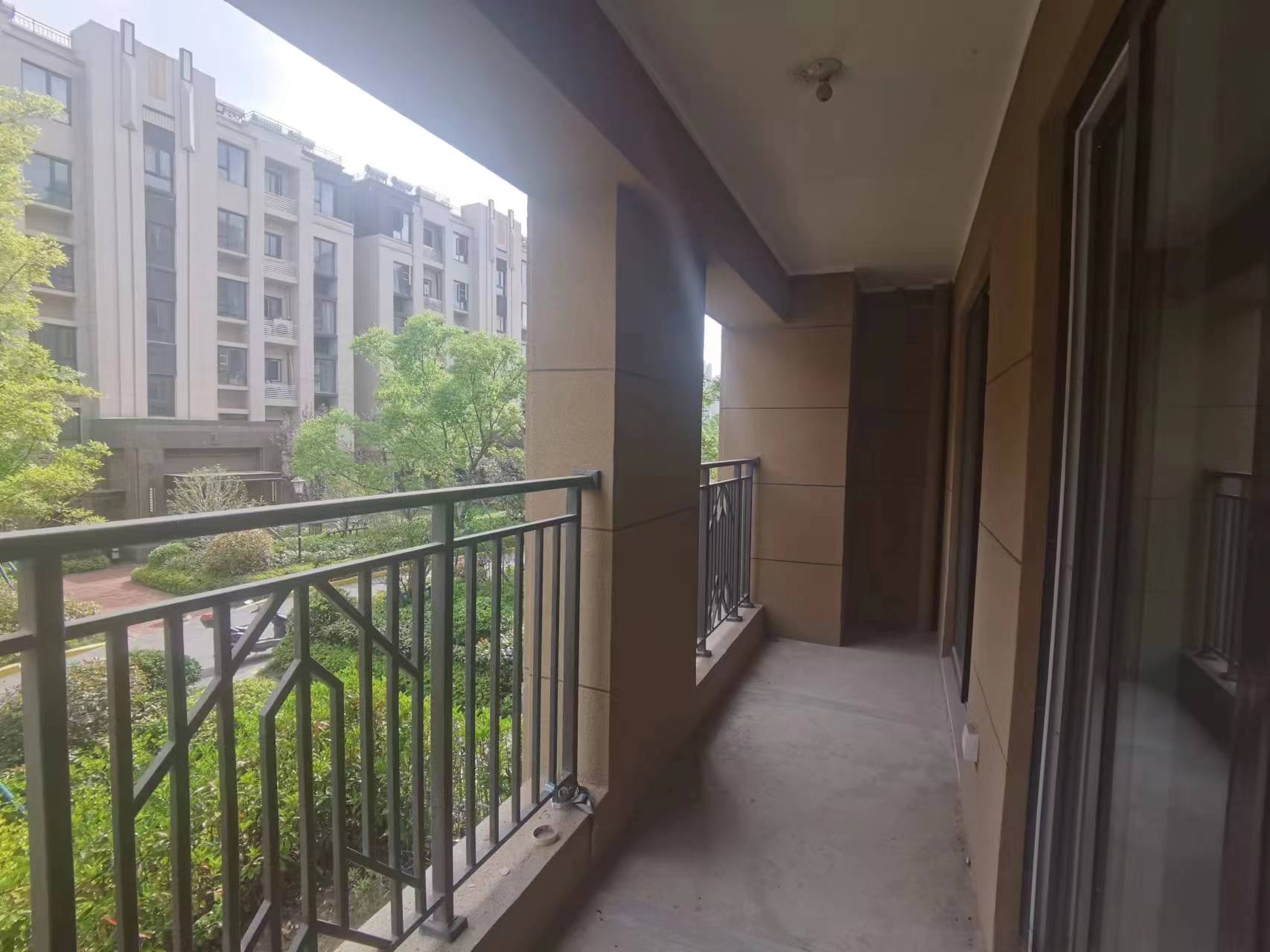 金地繁茂里 3室2厅2卫 118m&sup2;