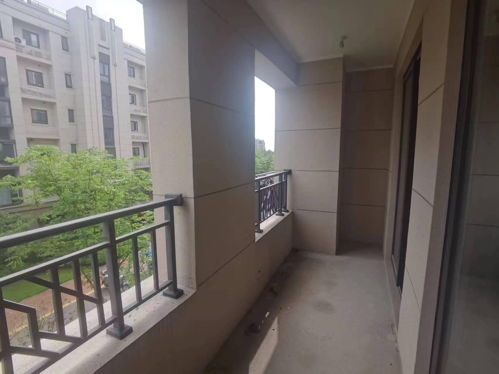金地繁茂里 3室2厅2卫 96m&sup2;