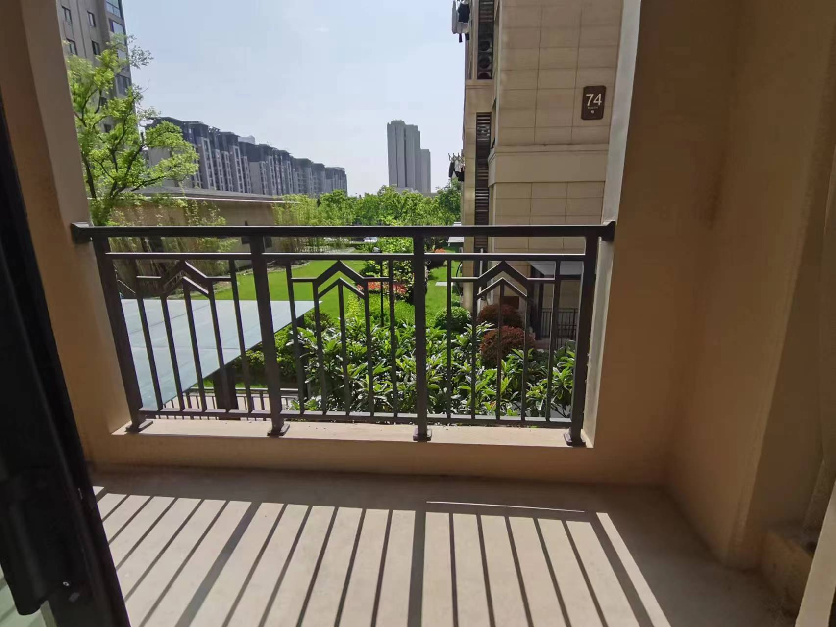 招商新城雍景湾 3室2厅1卫 93m&sup2;