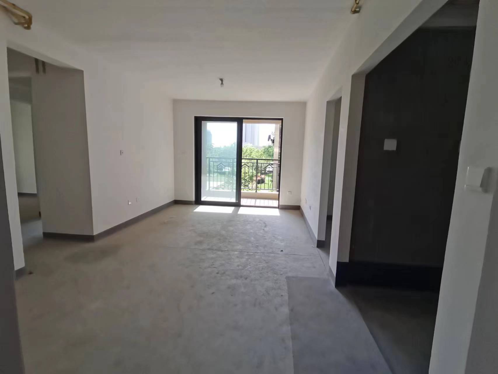 招商新城雍景湾 3室2厅1卫 93m&sup2;