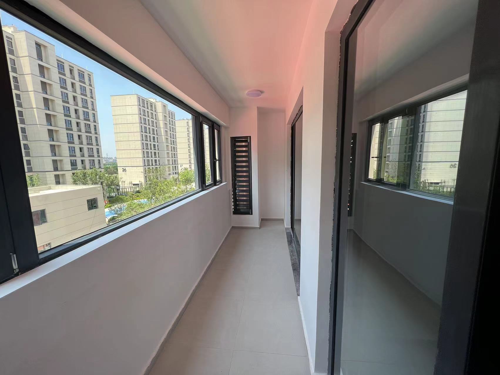 卓越华宸世纪025地块 3室2厅2卫 102m&sup2;