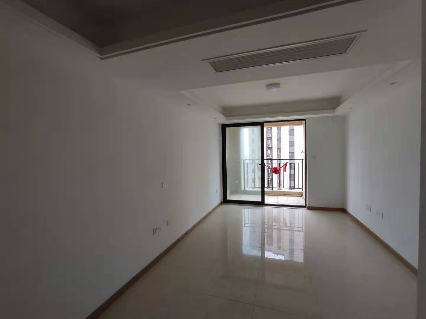 绿地新里城 3室2厅1卫 91m&sup2;