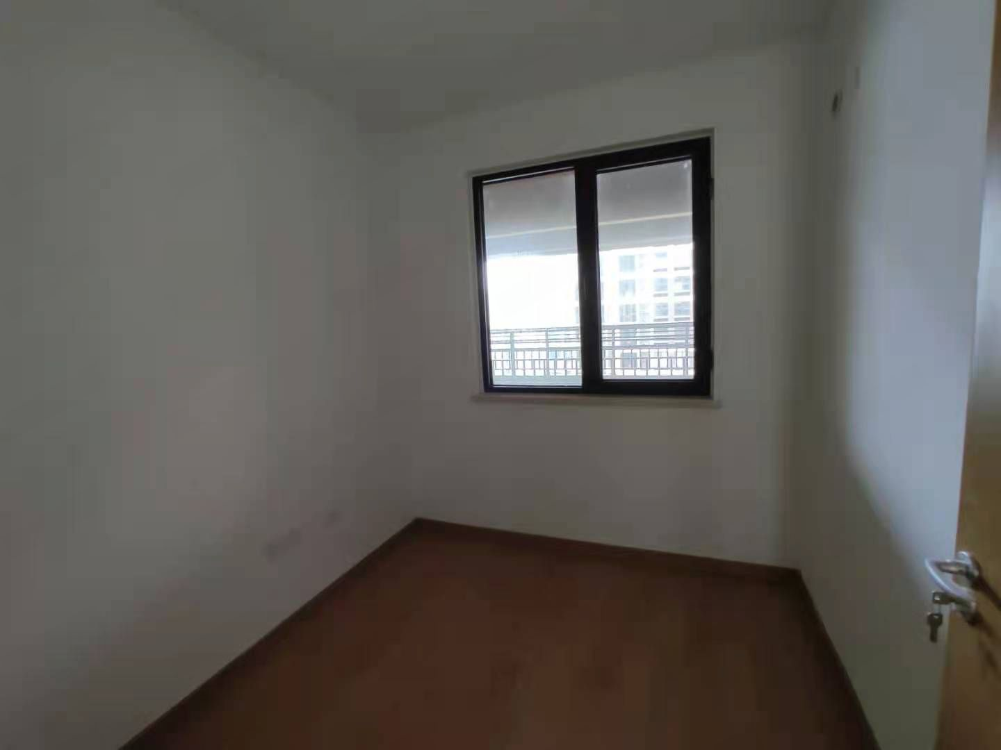 绿地新里城 3室2厅1卫 91m&sup2;