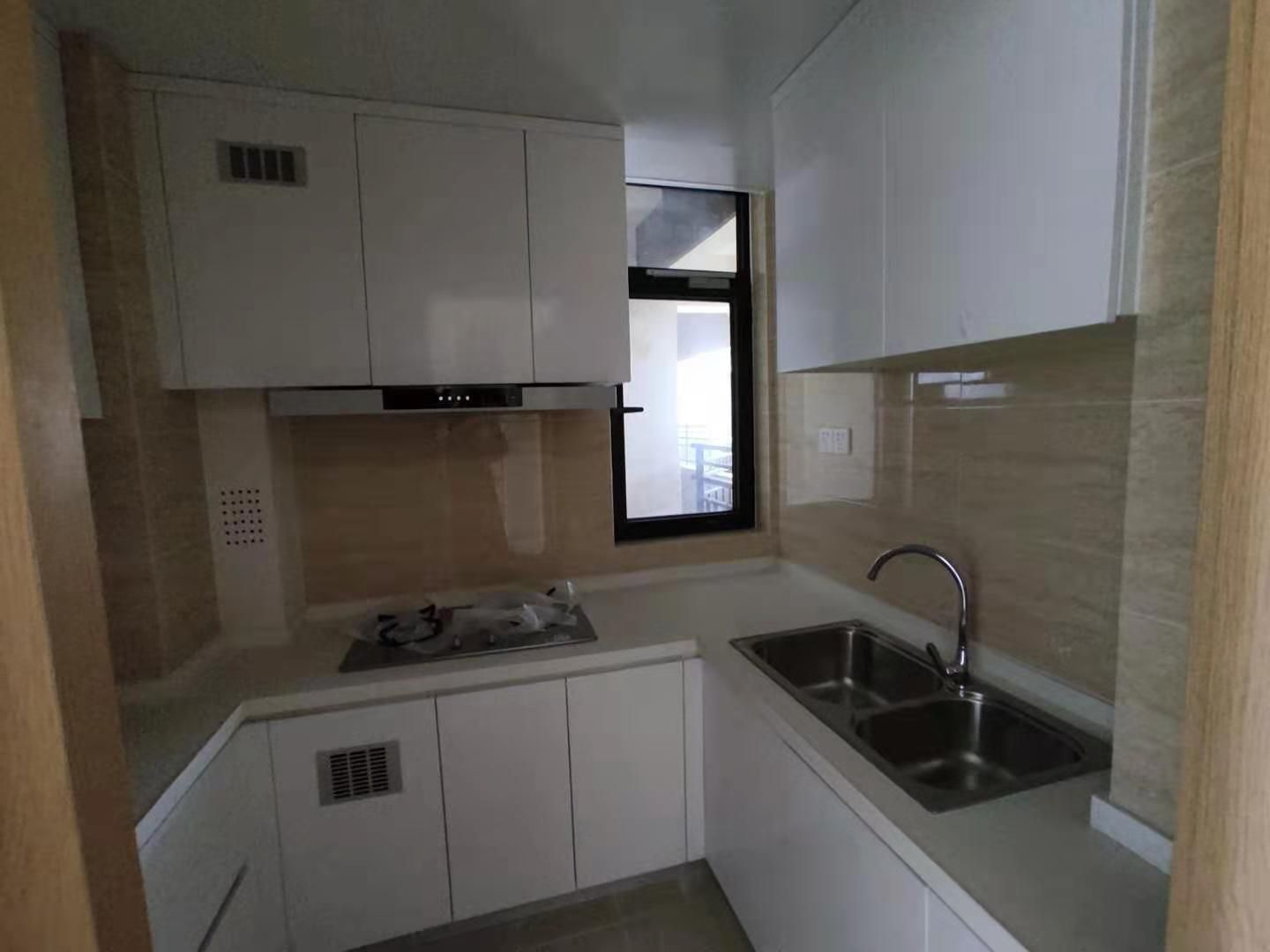 绿地新里城 3室2厅1卫 91m&sup2;