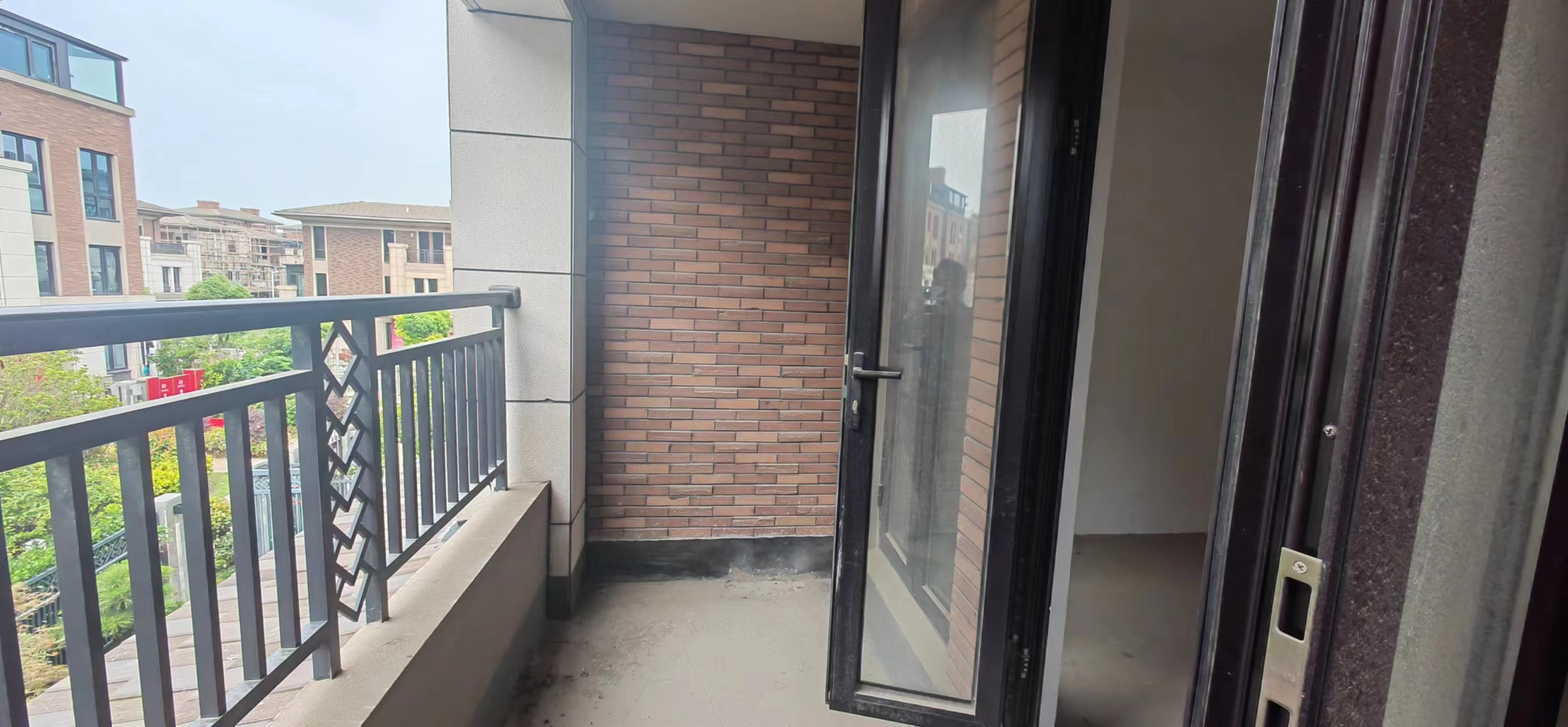 山水壹号 4室2厅3卫 270m&sup2;