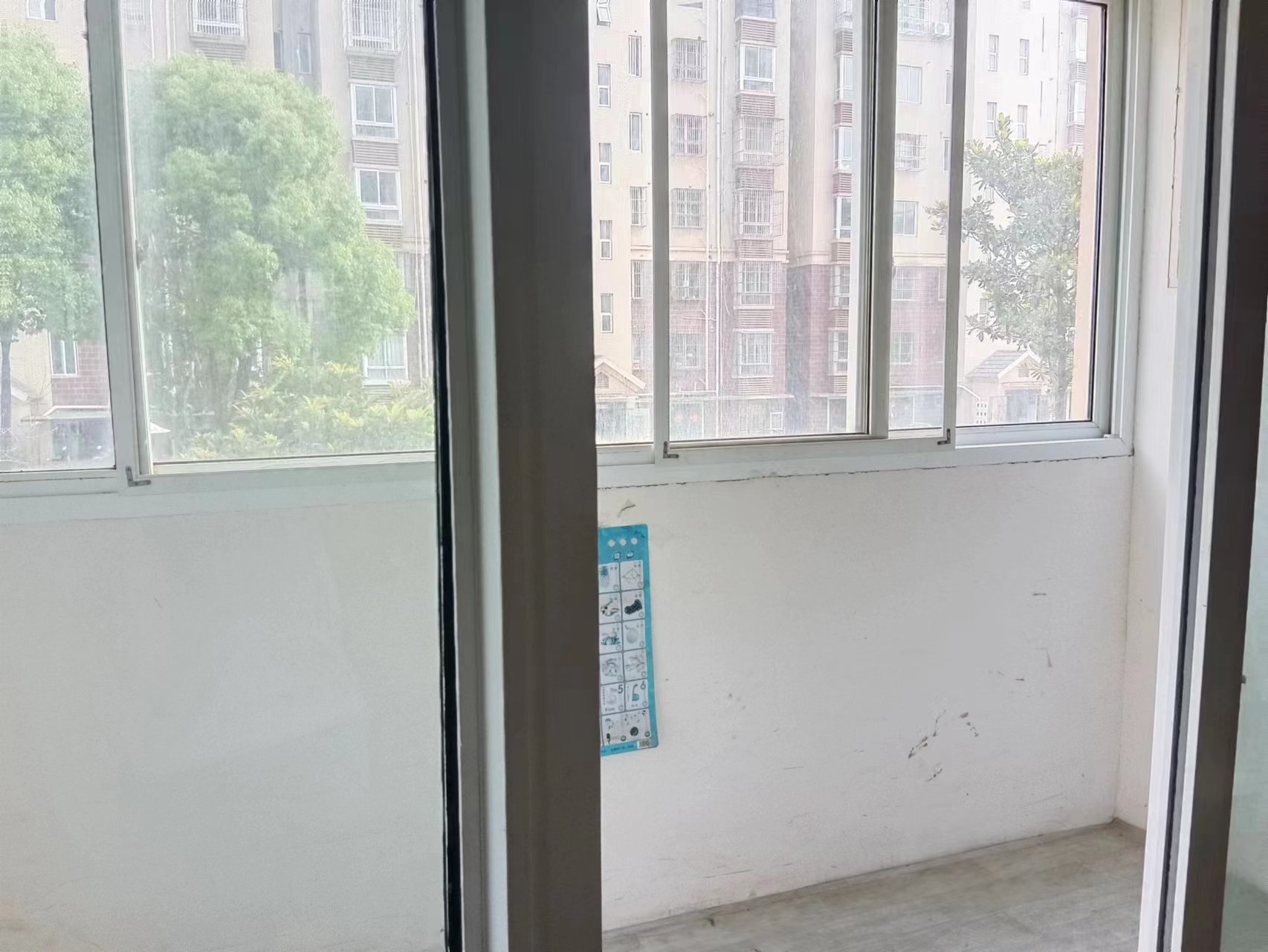 天霞苑 2室2厅1卫 96m²