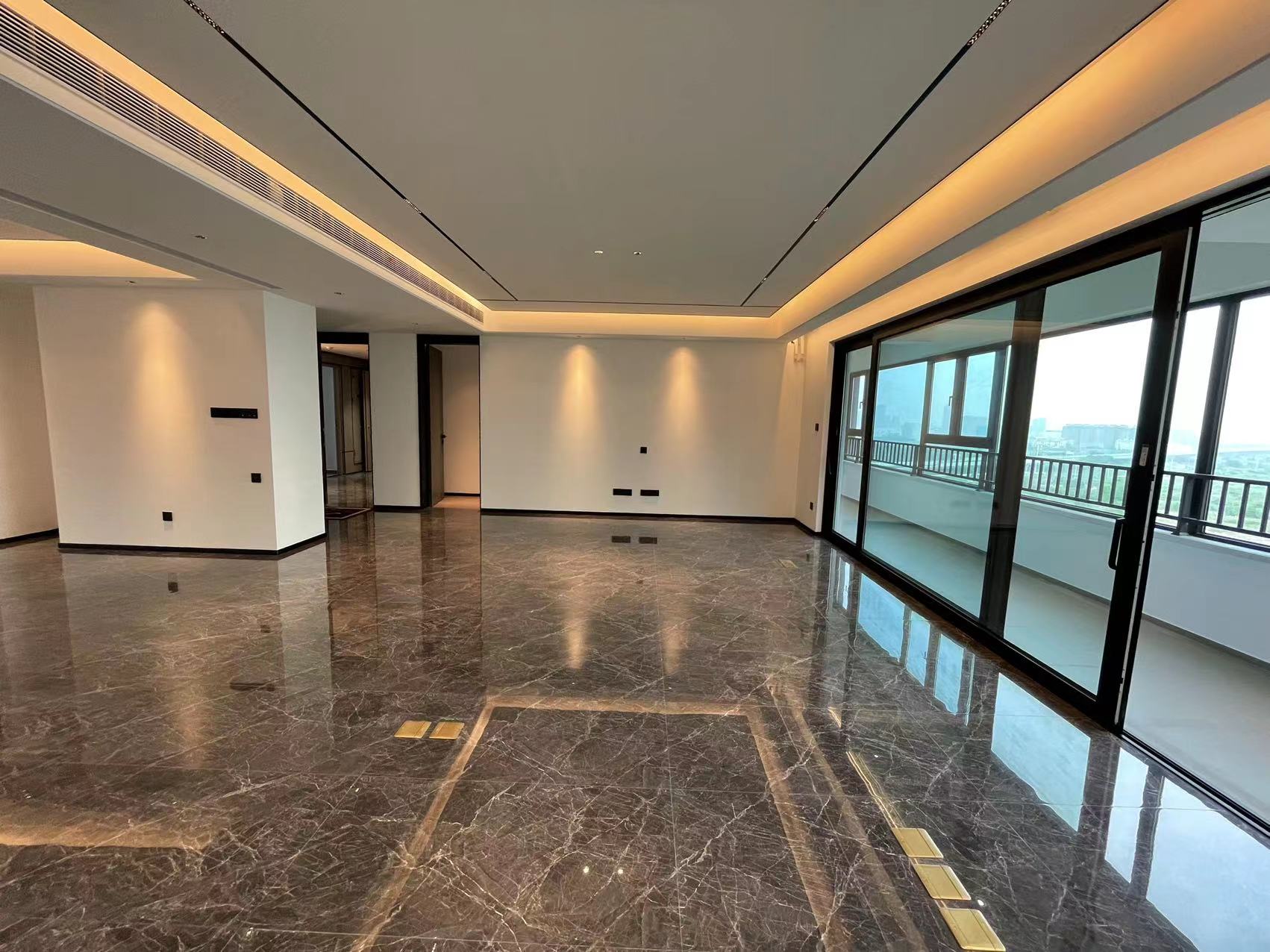 滨江玺 4室2厅2卫 189m&sup2;