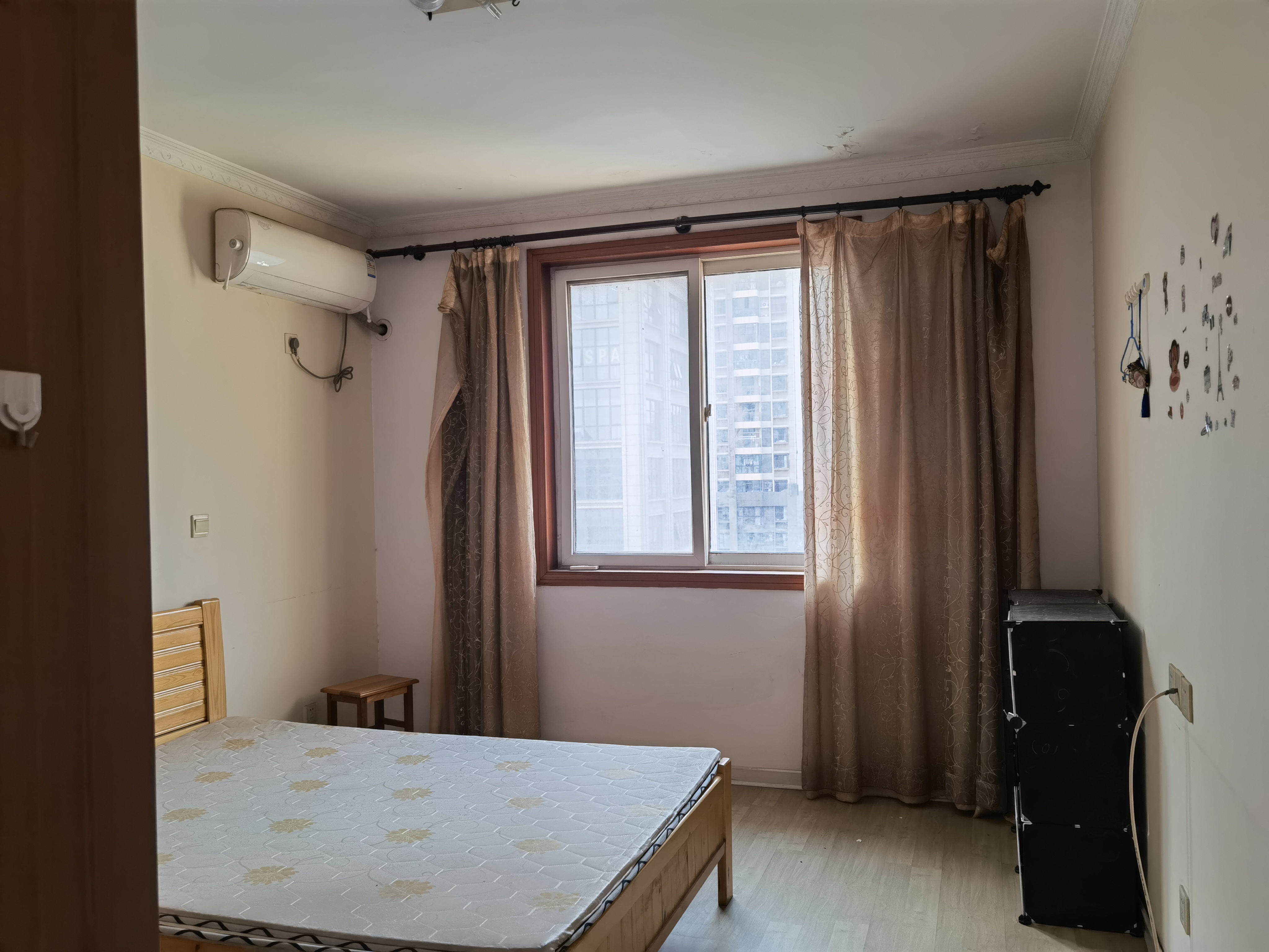 新开苑东区 4室2厅2卫 144m&sup2;