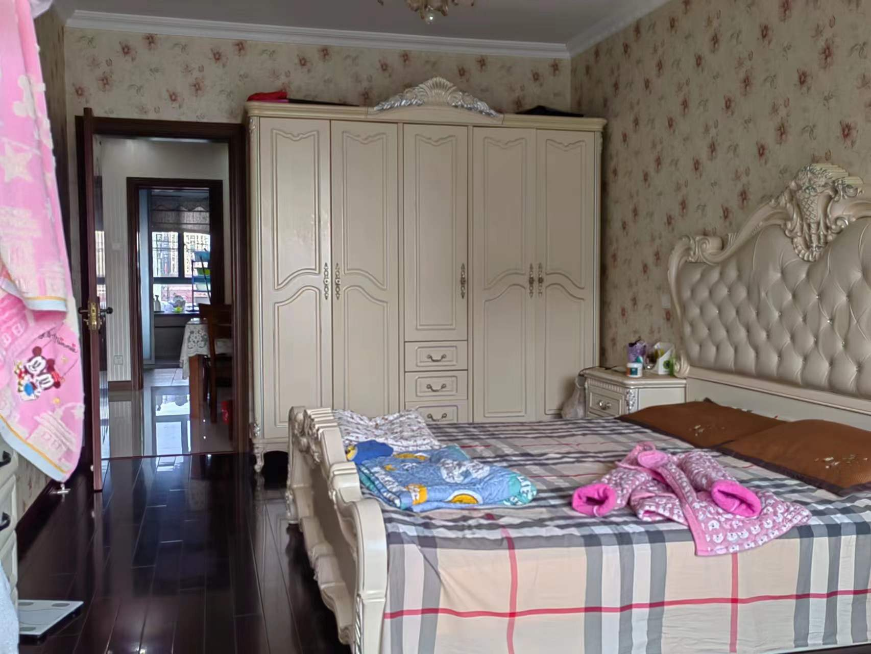 南方公寓 3室2厅1卫 143m&sup2;