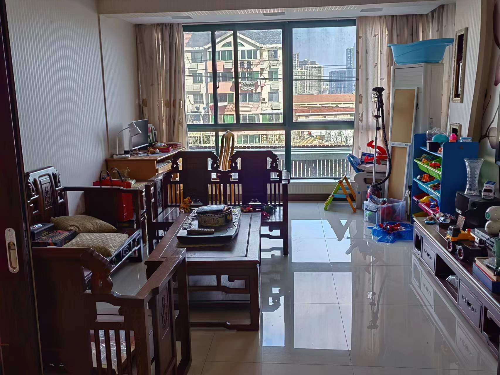 南方公寓 3室2厅1卫 143m&sup2;